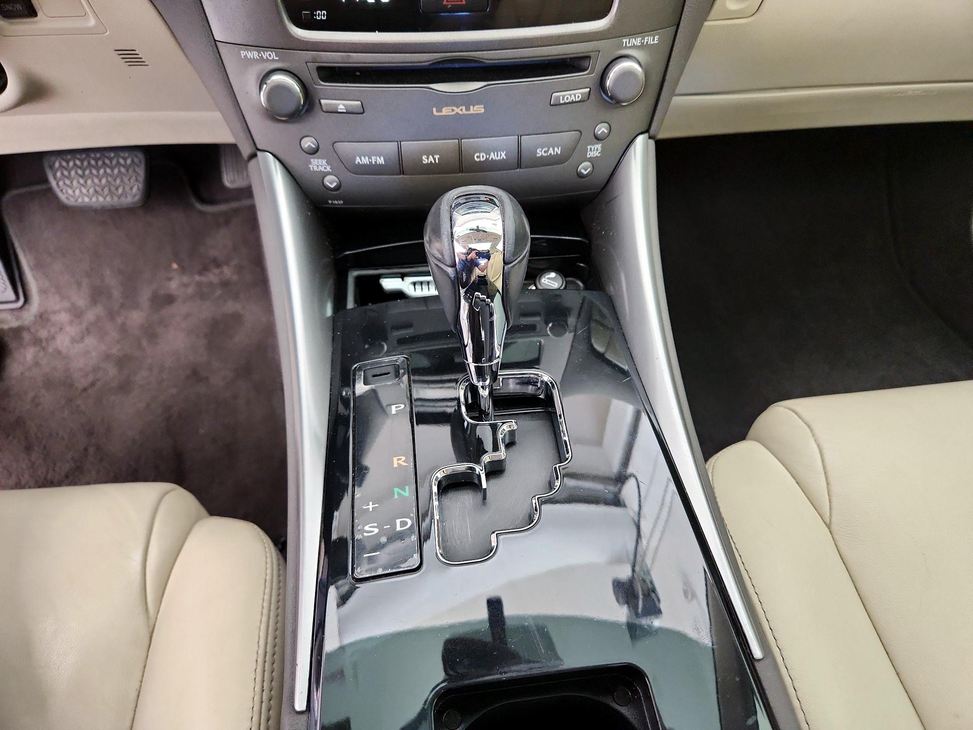 Thumbnail: 2013 Lexus IS - 16