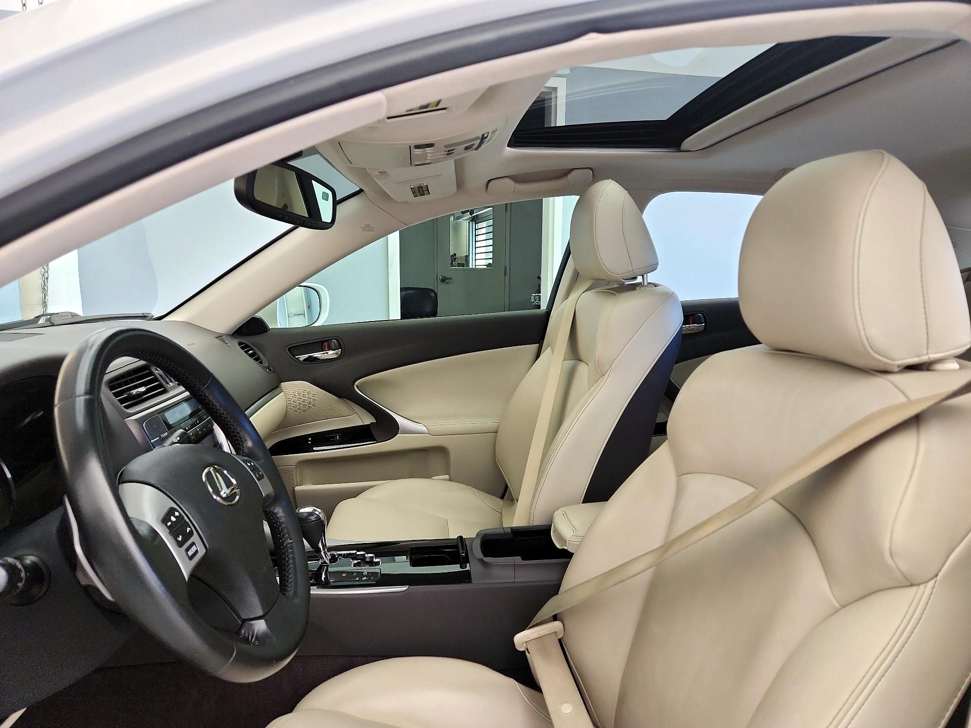 Thumbnail: 2013 Lexus IS - 17