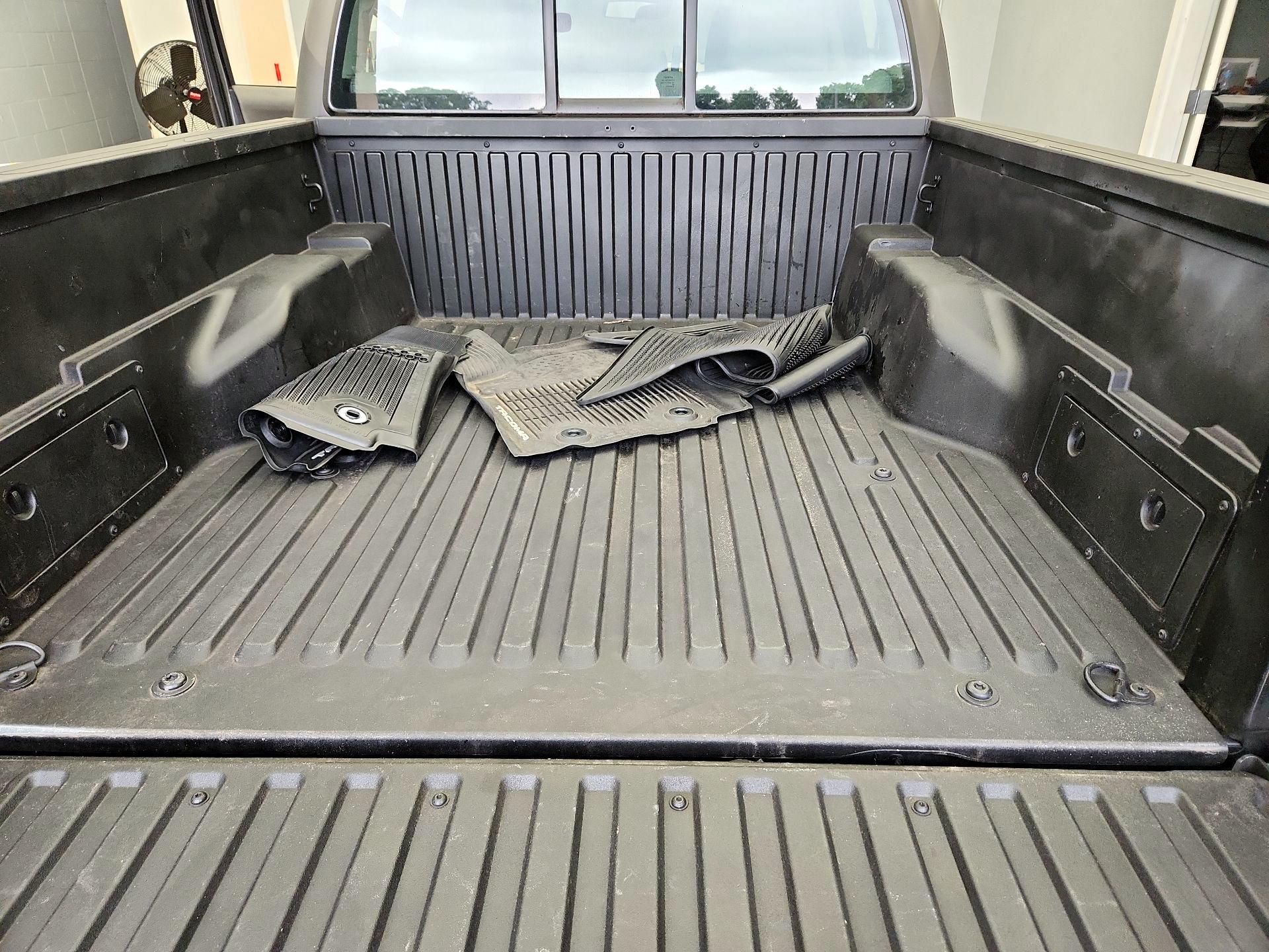 Thumbnail: 2018 Toyota Tacoma - 20