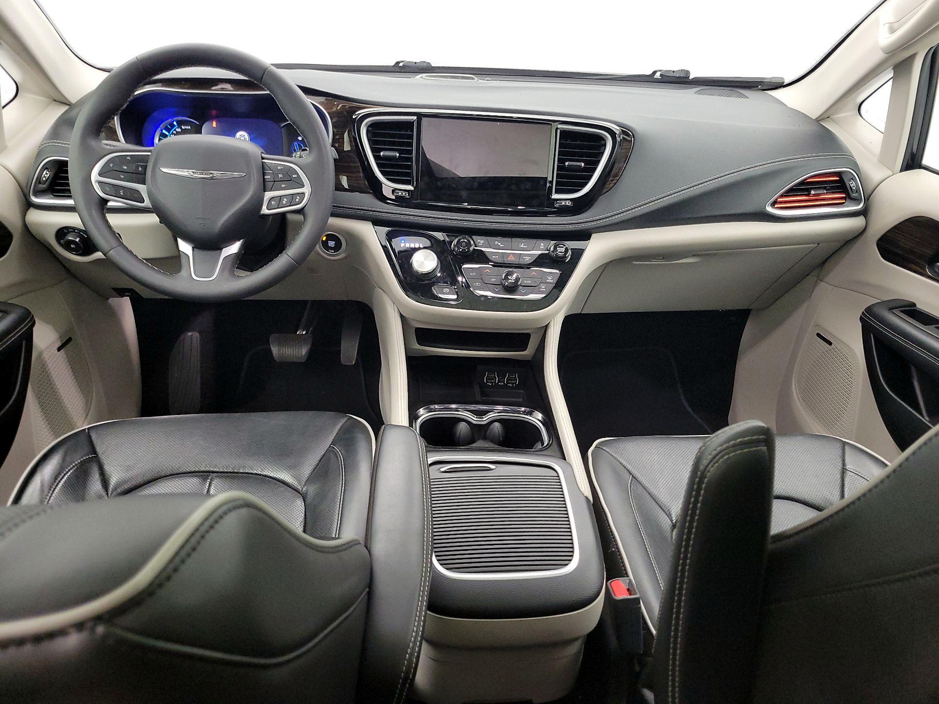Thumbnail: 2022 Chrysler Pacifica - 9
