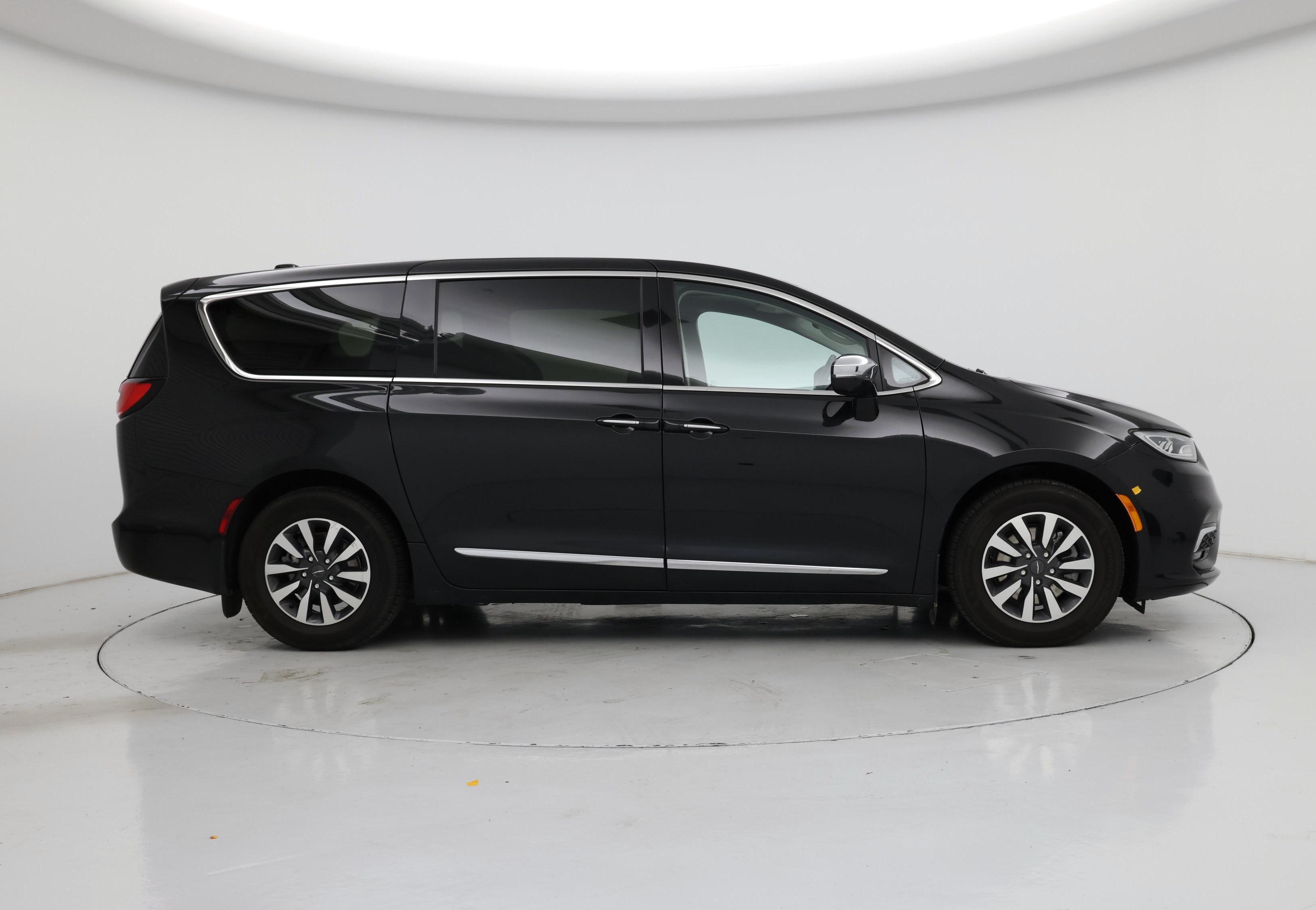 Thumbnail: 2022 Chrysler Pacifica - 7