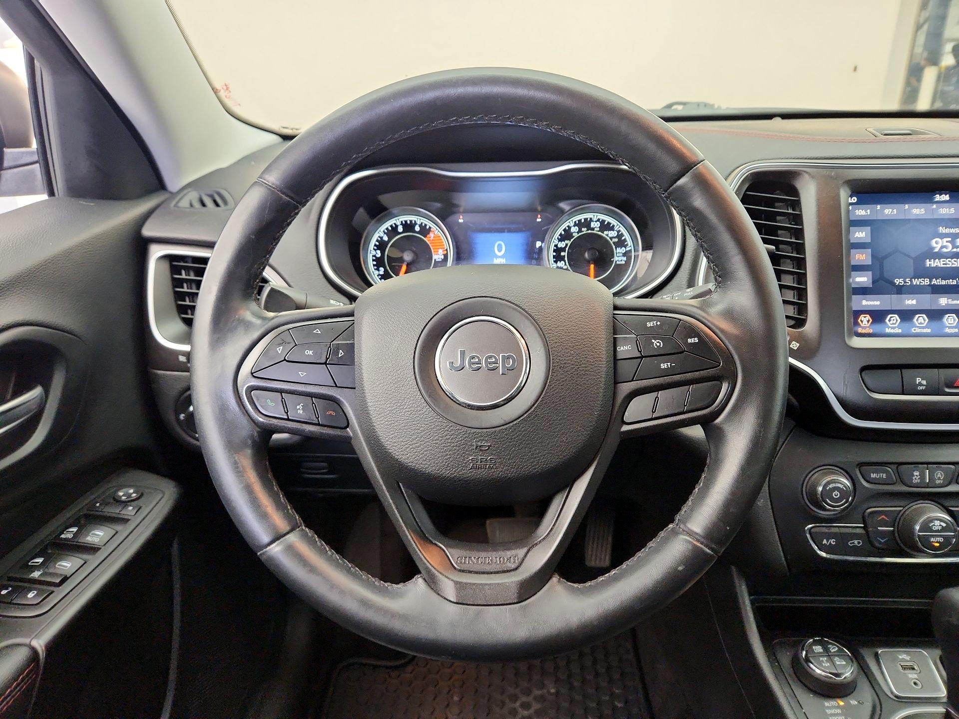 Thumbnail: 2019 Jeep Cherokee - 10
