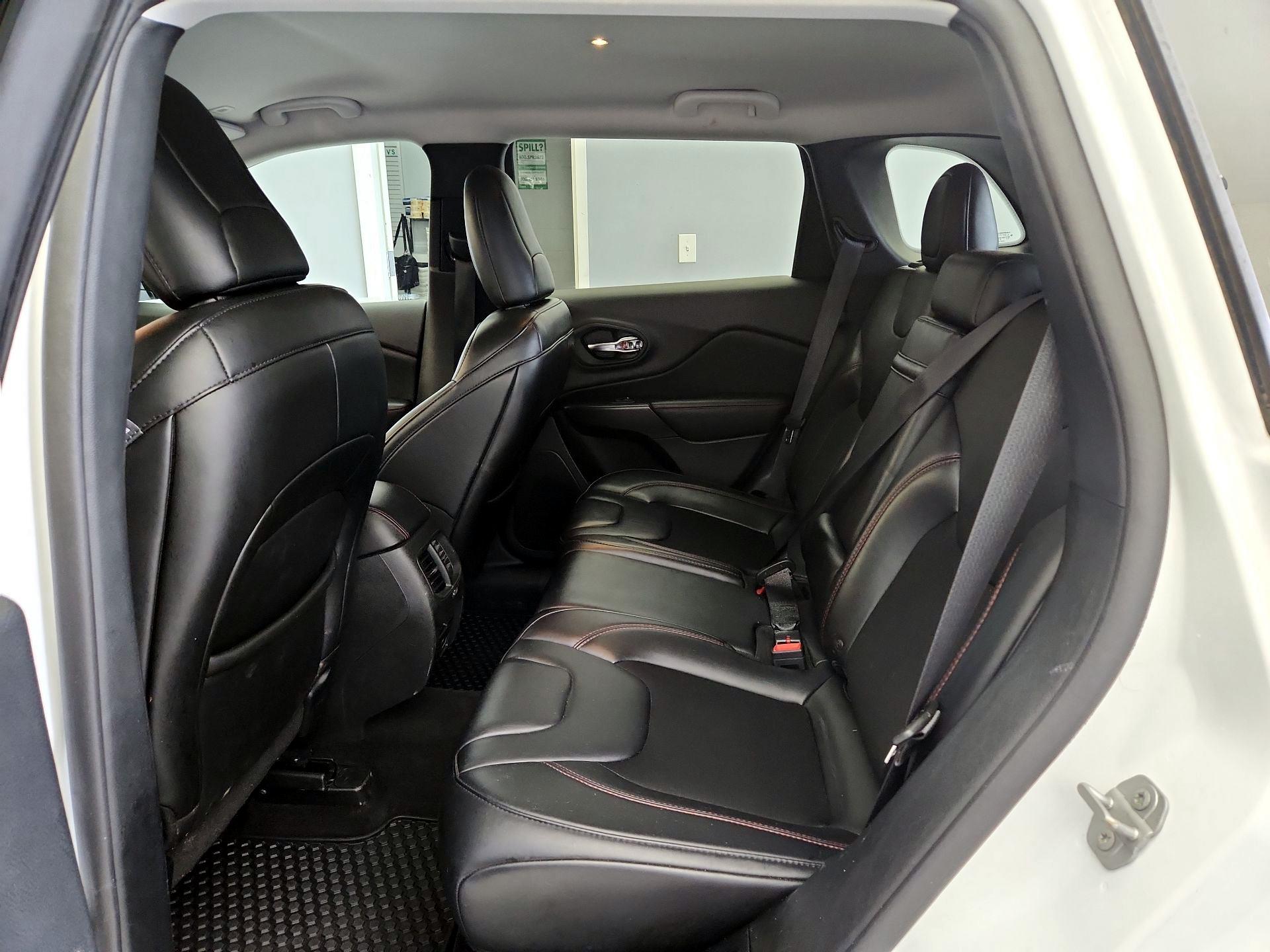Thumbnail: 2019 Jeep Cherokee - 19