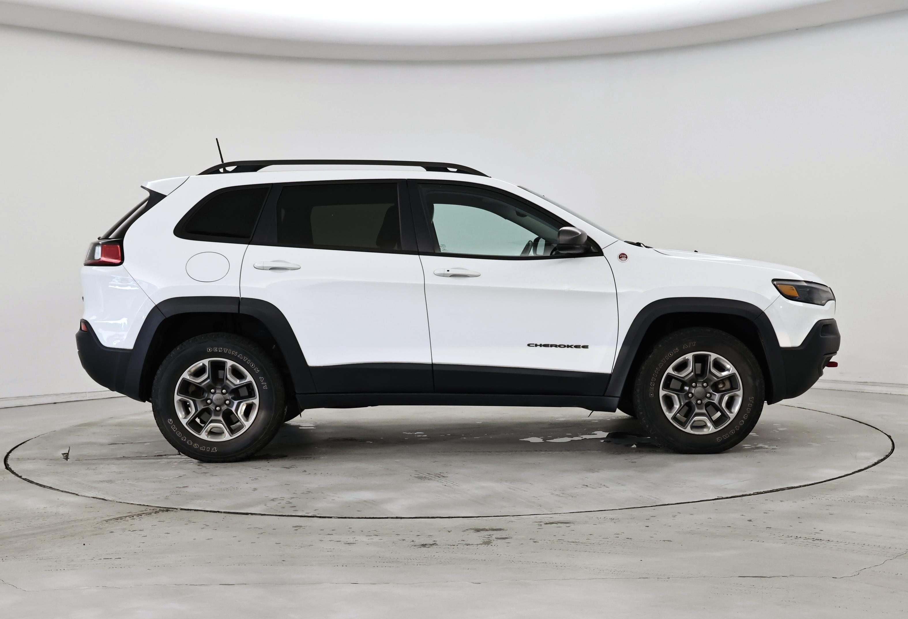 Thumbnail: 2019 Jeep Cherokee - 7