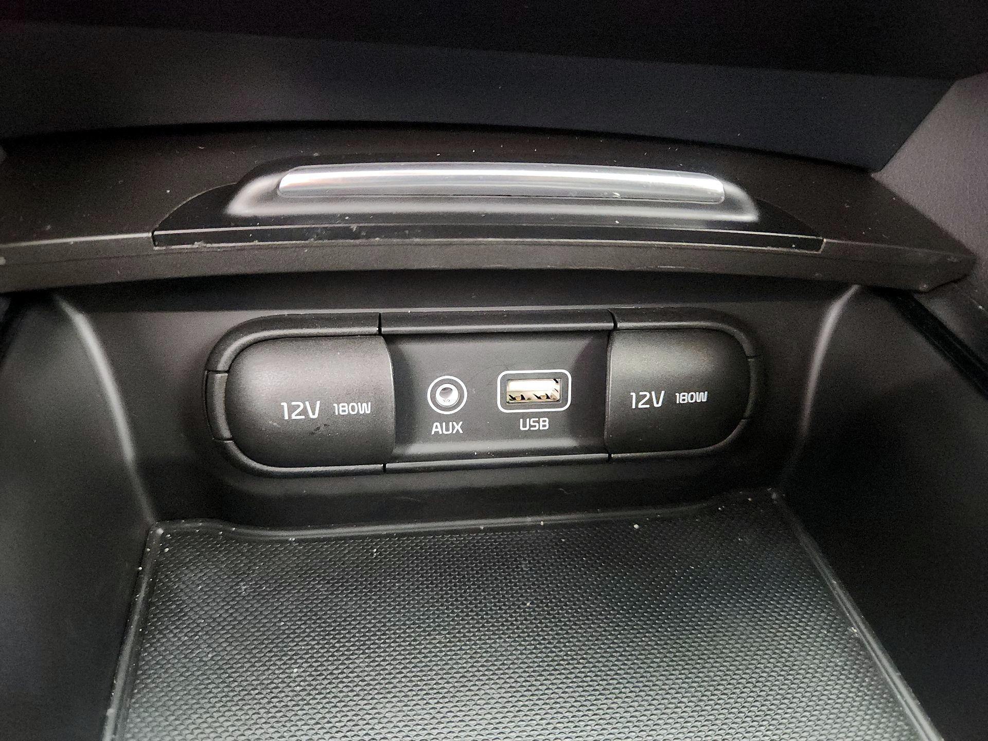 Thumbnail: 2018 Kia Optima - 18