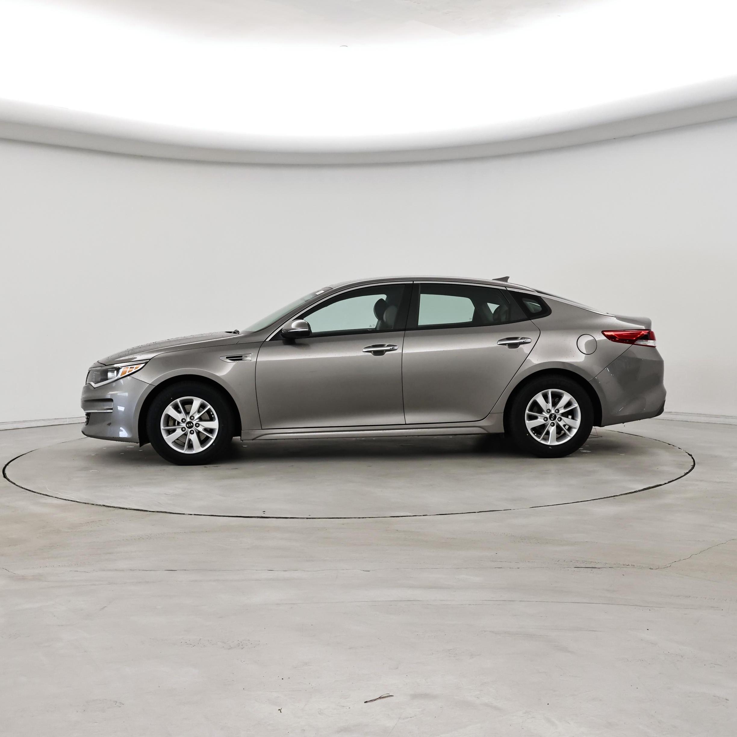 Thumbnail: 2018 Kia Optima - 3