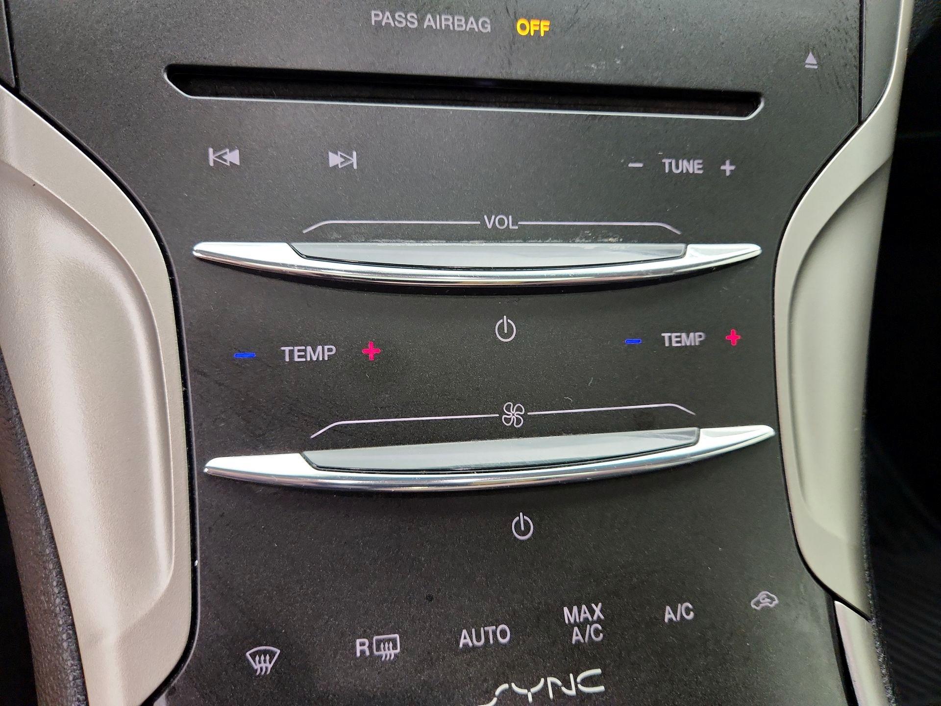 Thumbnail: 2016 Lincoln MKZ - 17
