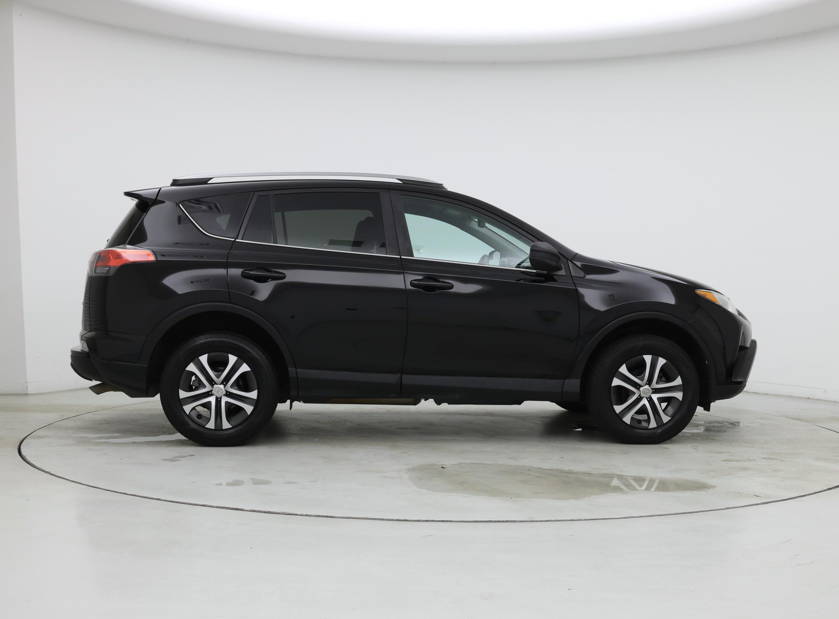 Thumbnail: 2017 Toyota RAV4 - 7