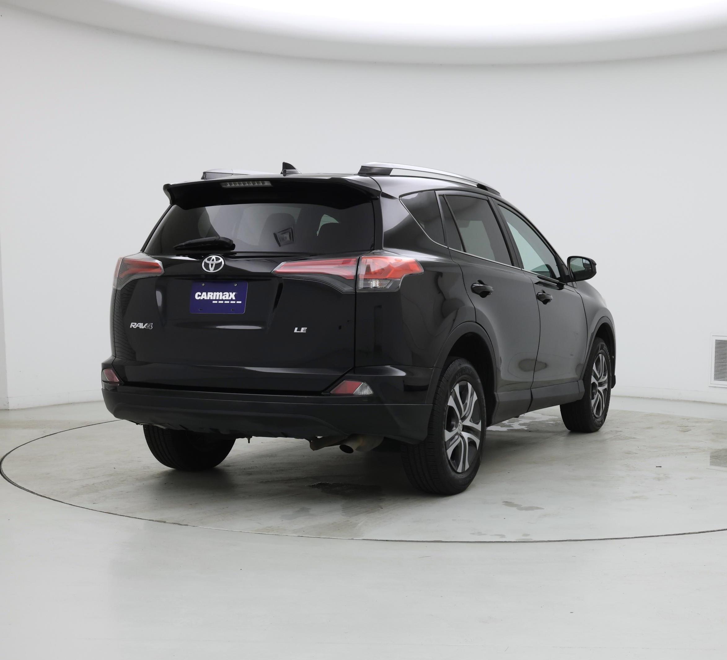 Thumbnail: 2017 Toyota RAV4 - 8