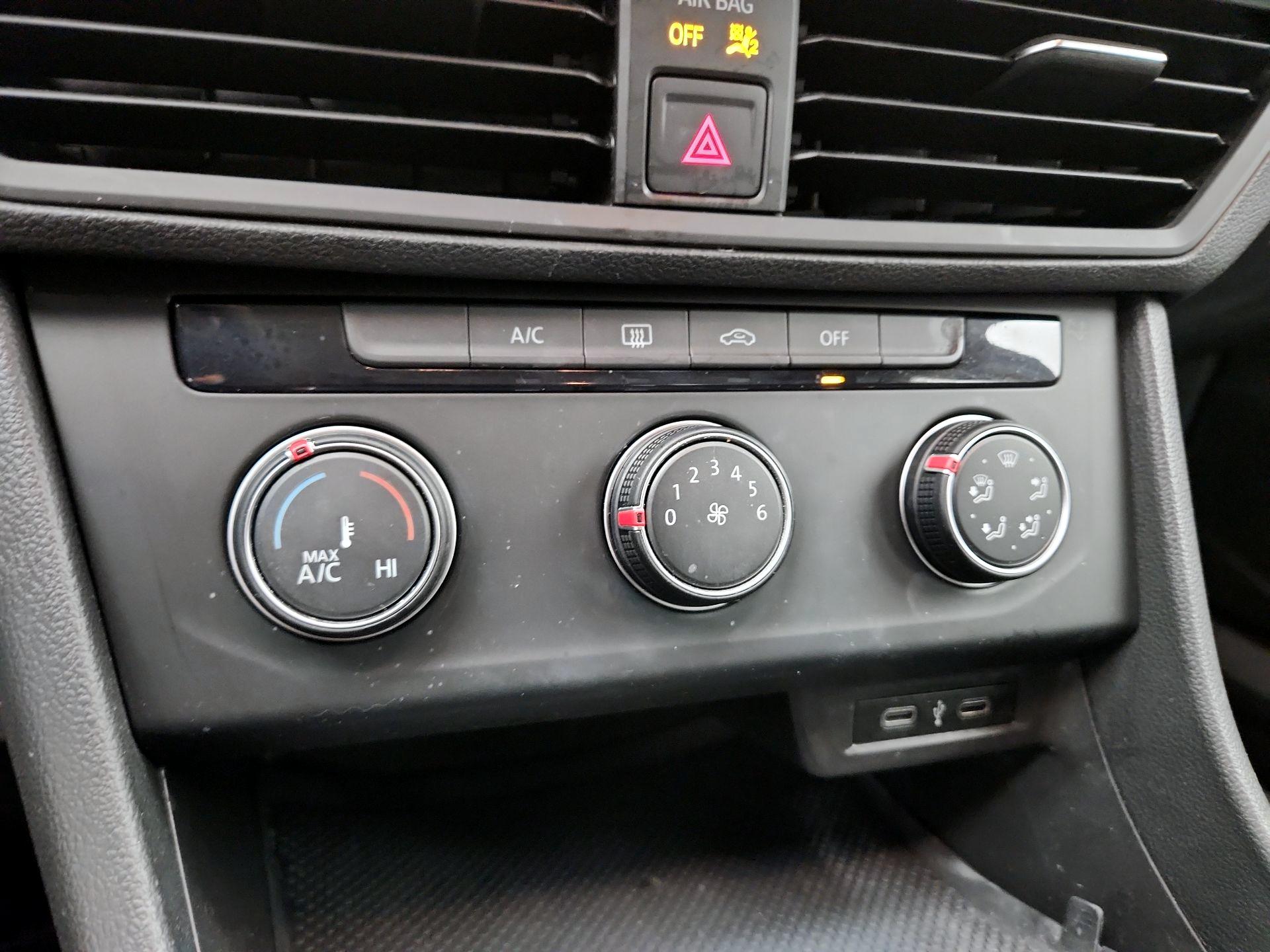 Thumbnail: 2020 Volkswagen Jetta - 16