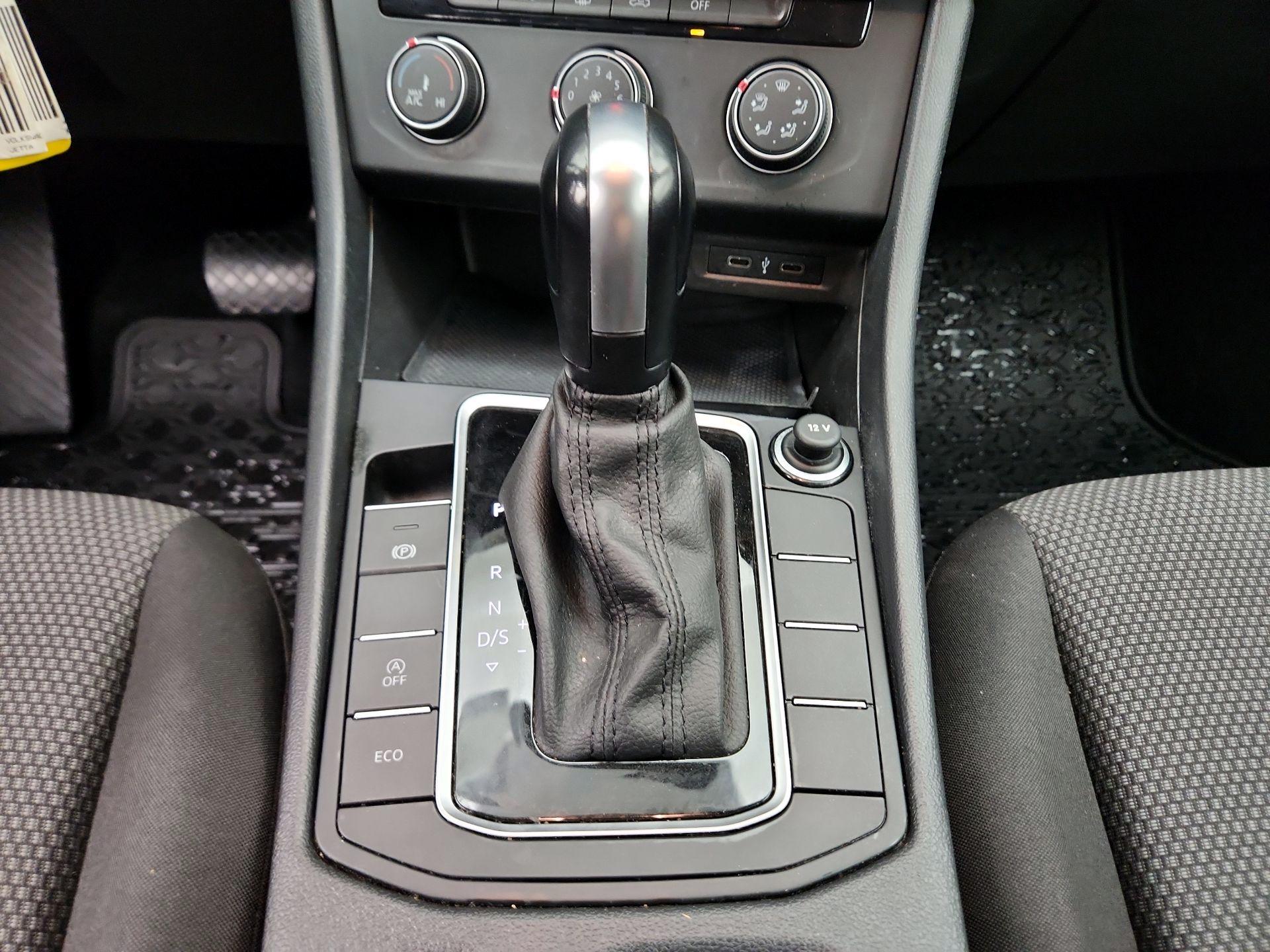 Thumbnail: 2020 Volkswagen Jetta - 17