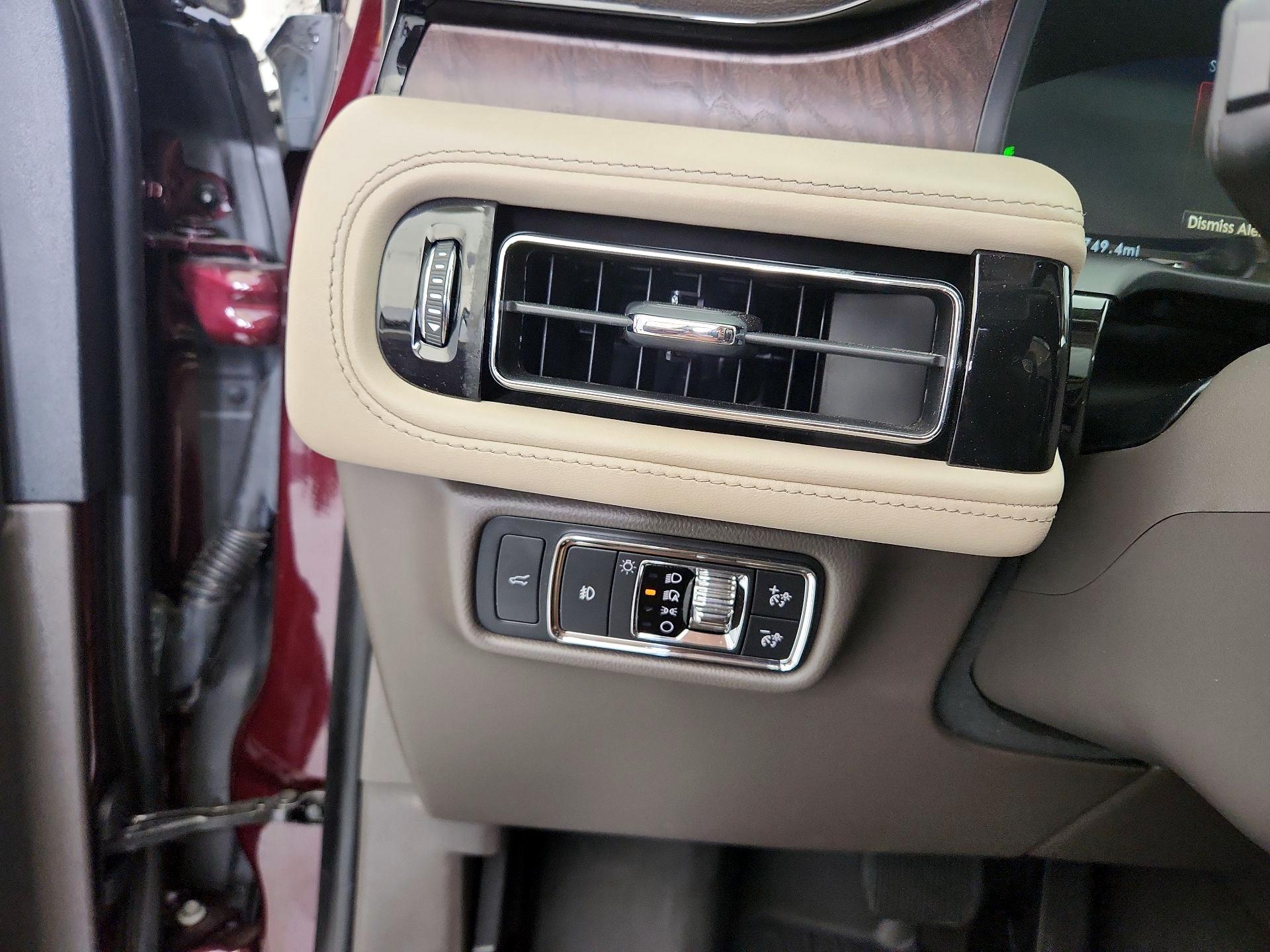 Thumbnail: 2020 Lincoln Aviator - 13
