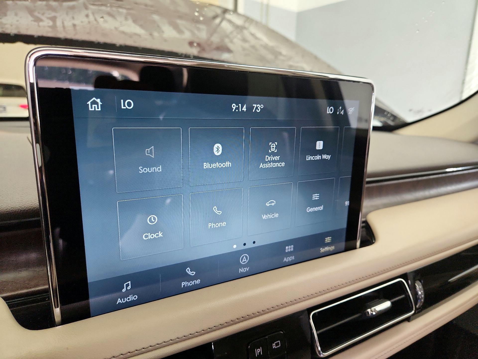 Thumbnail: 2020 Lincoln Aviator - 16