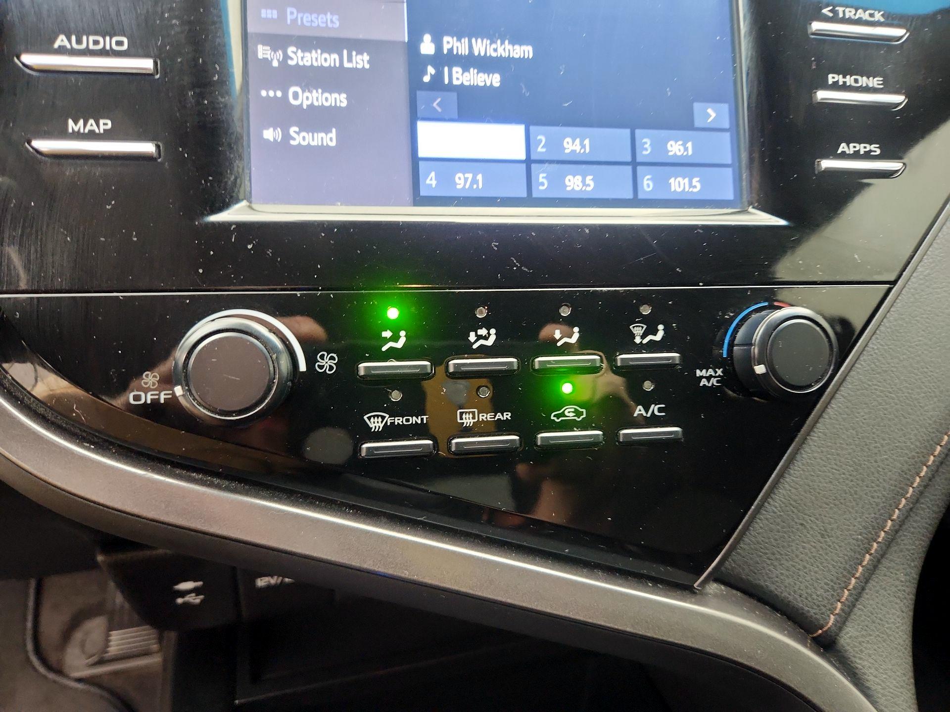 Thumbnail: 2019 Toyota Camry - 17