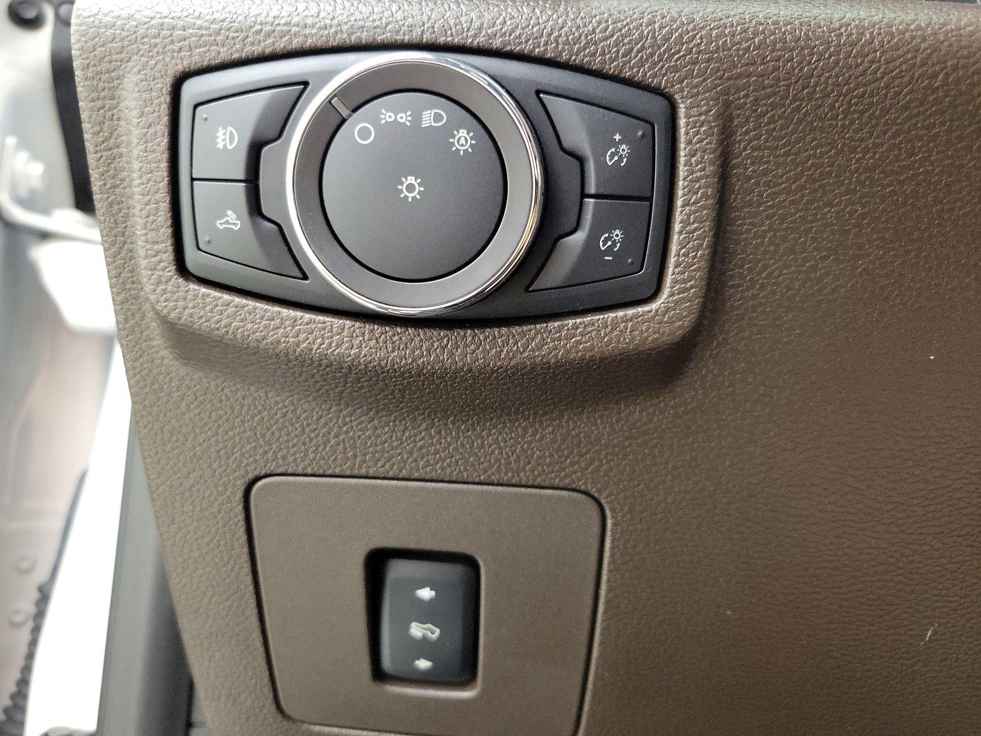 Thumbnail: 2016 Ford F-150 - 13