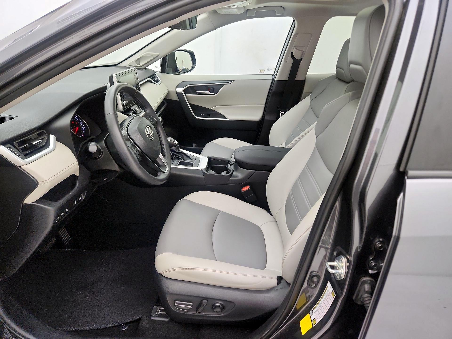 Thumbnail: 2021 Toyota RAV4 - 11