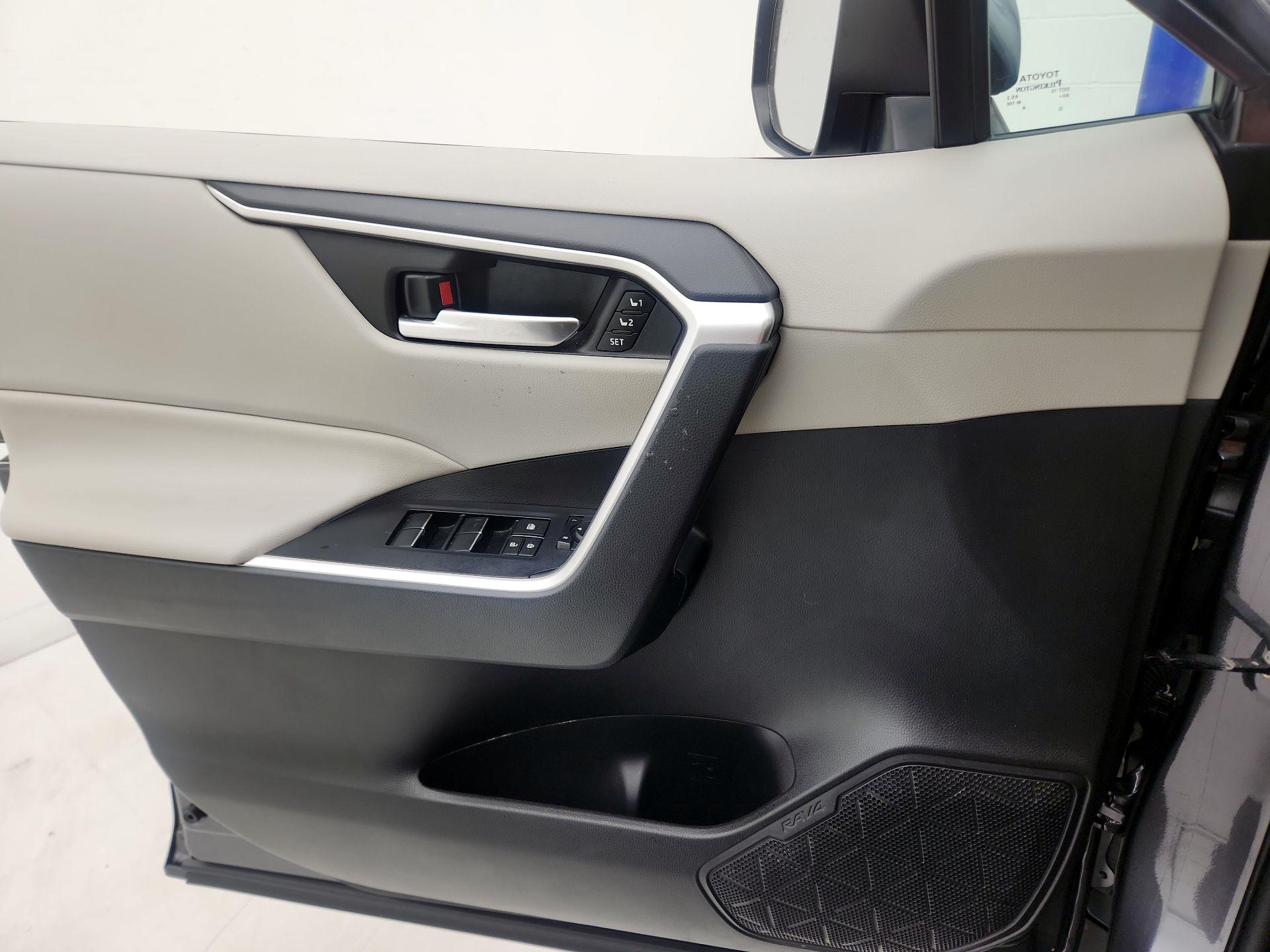 Thumbnail: 2021 Toyota RAV4 - 12