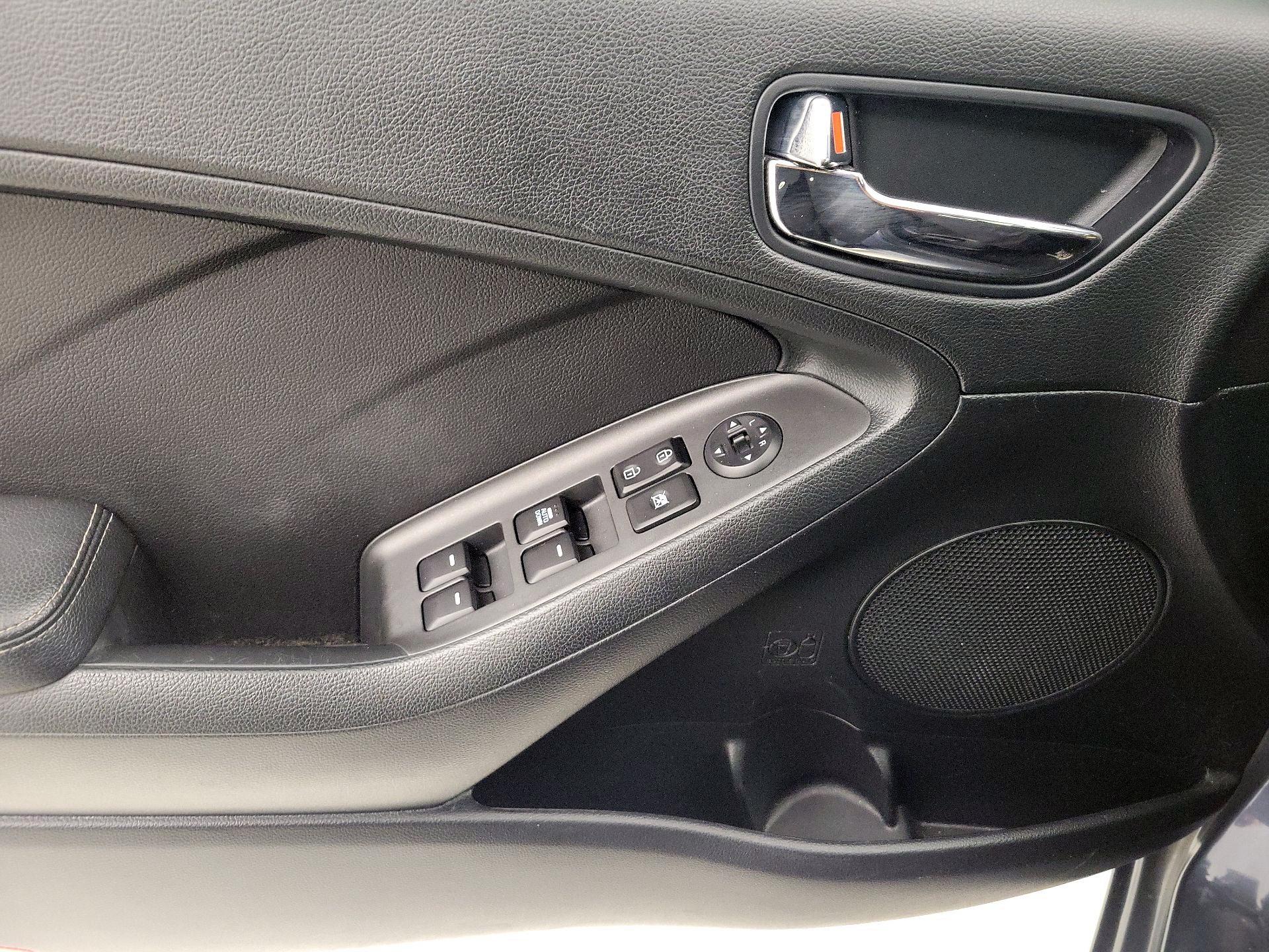 Thumbnail: 2016 Kia Forte - 12