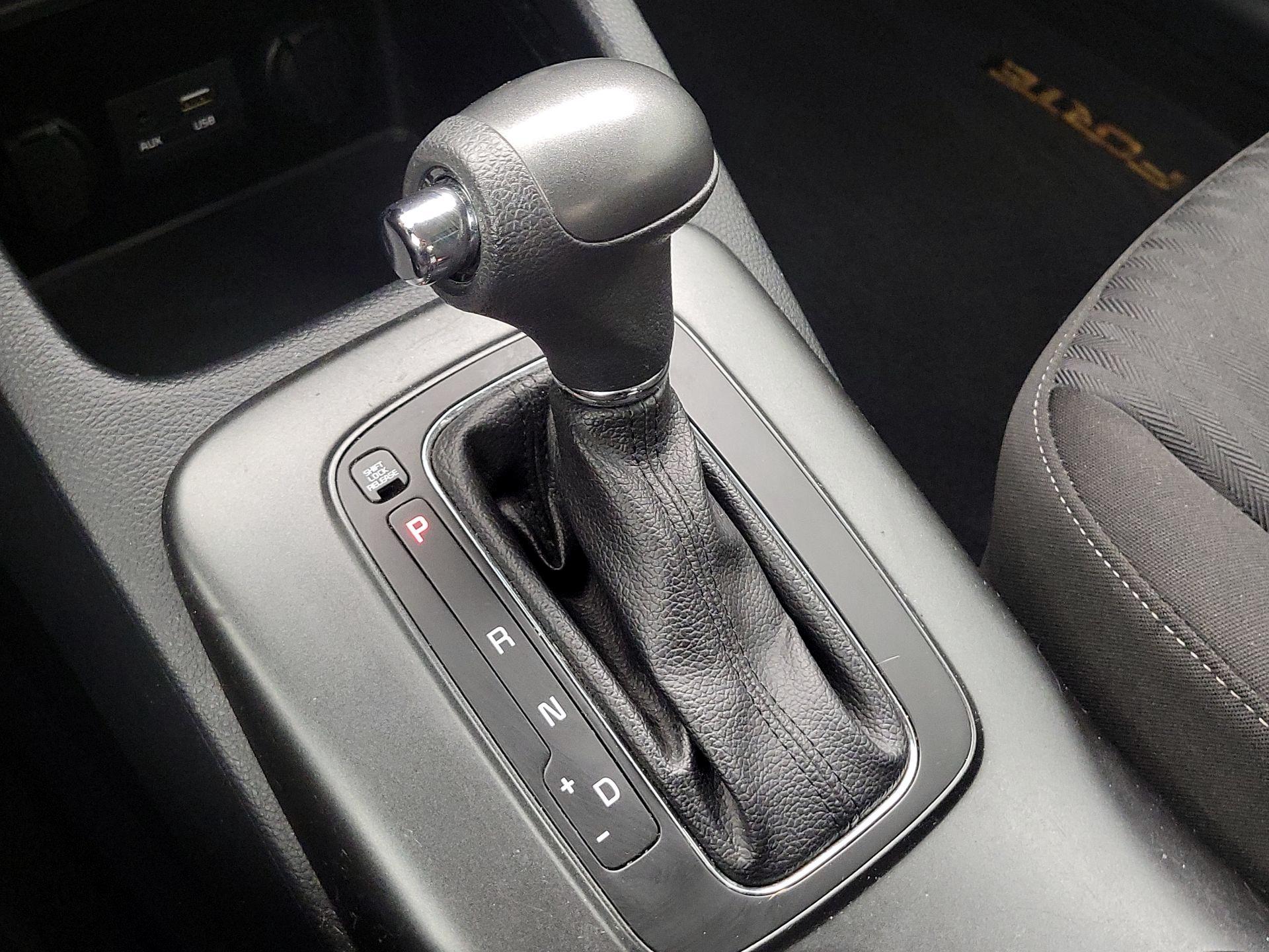 Thumbnail: 2016 Kia Forte - 16