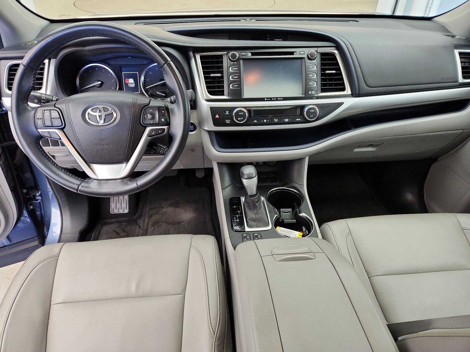 Thumbnail: 2017 Toyota Highlander - 9