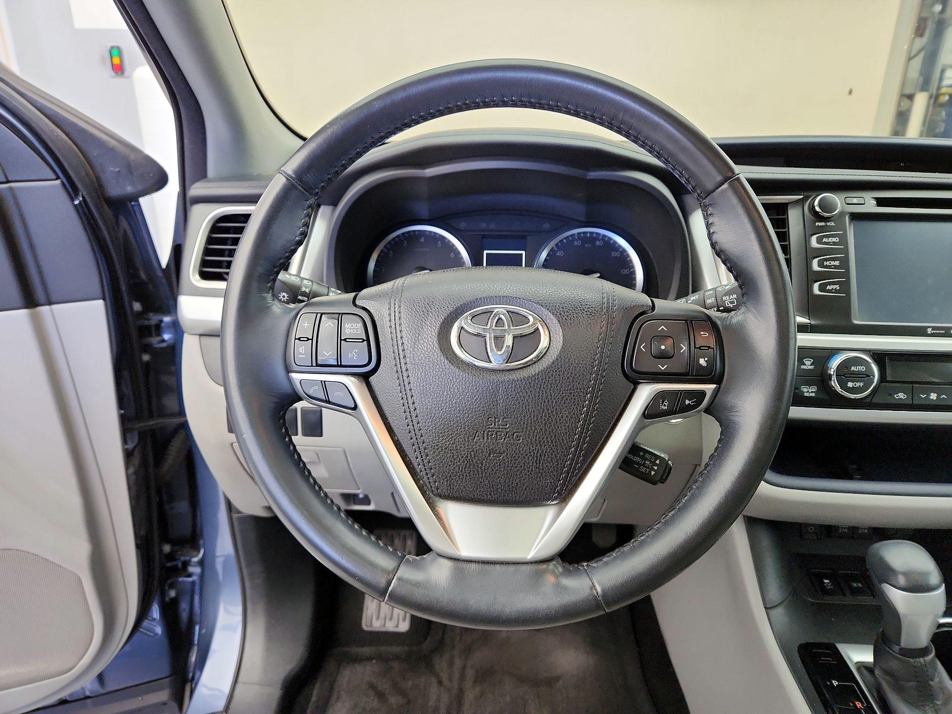 Thumbnail: 2017 Toyota Highlander - 10