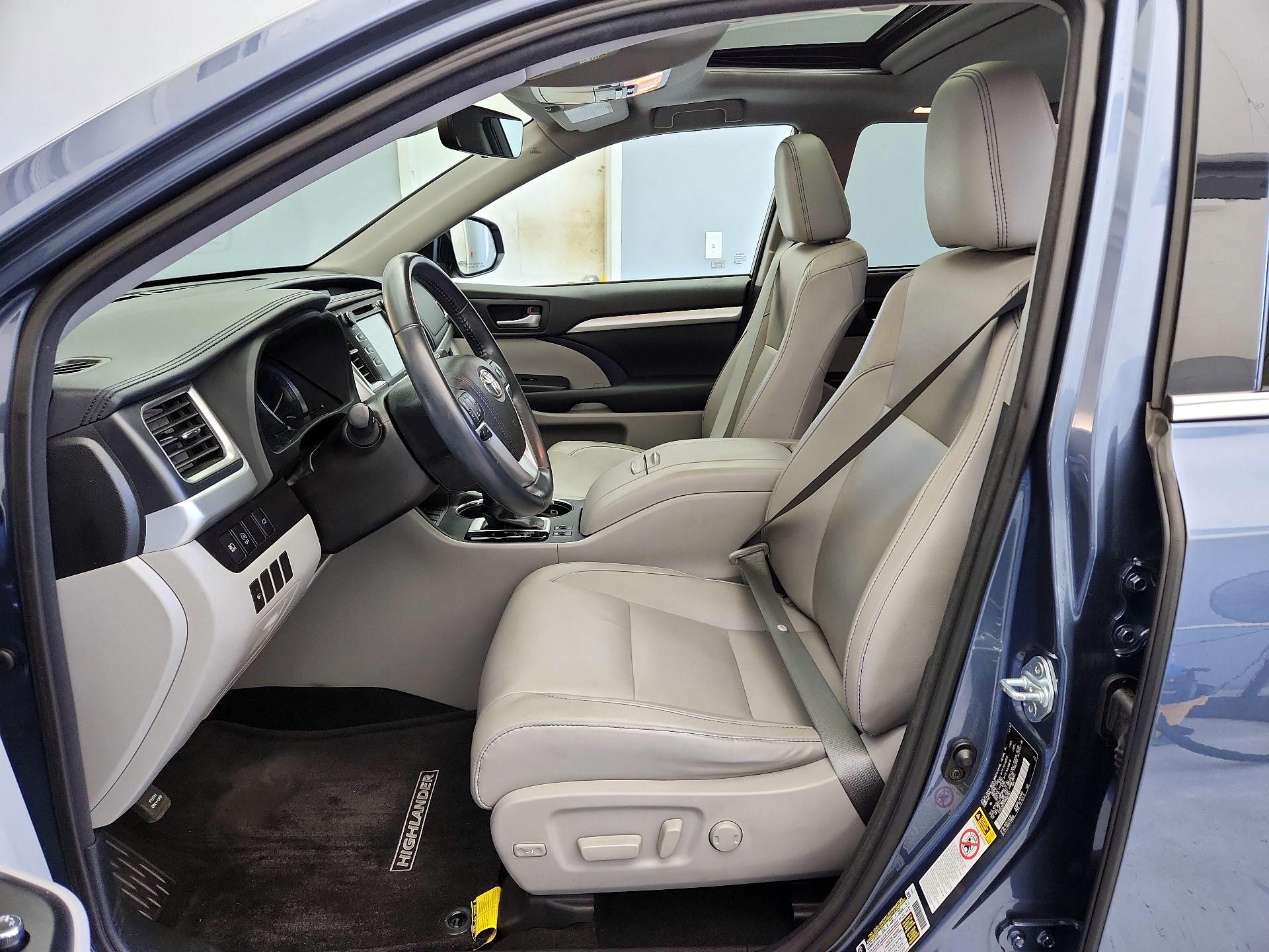Thumbnail: 2017 Toyota Highlander - 11