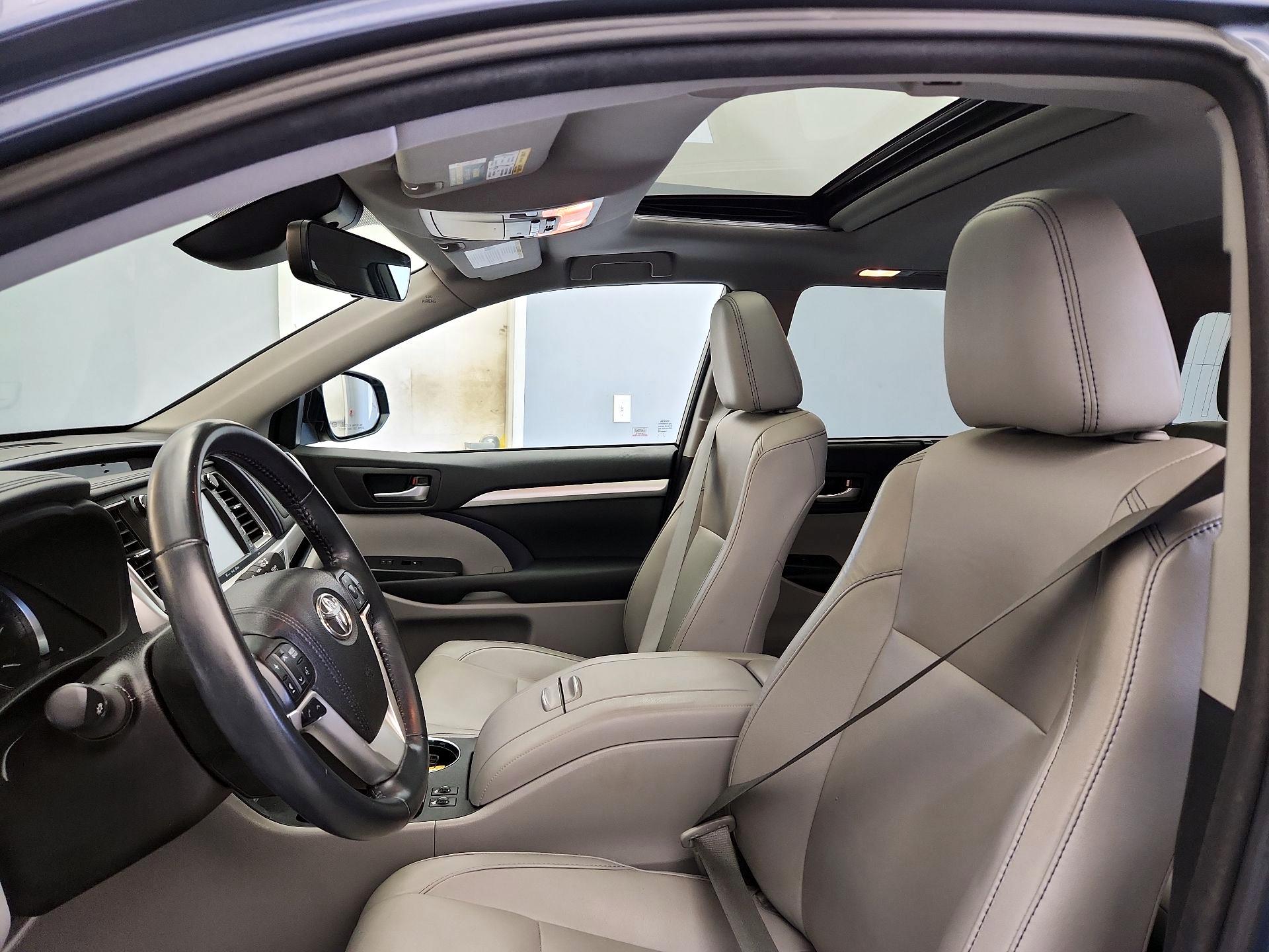 Thumbnail: 2017 Toyota Highlander - 20
