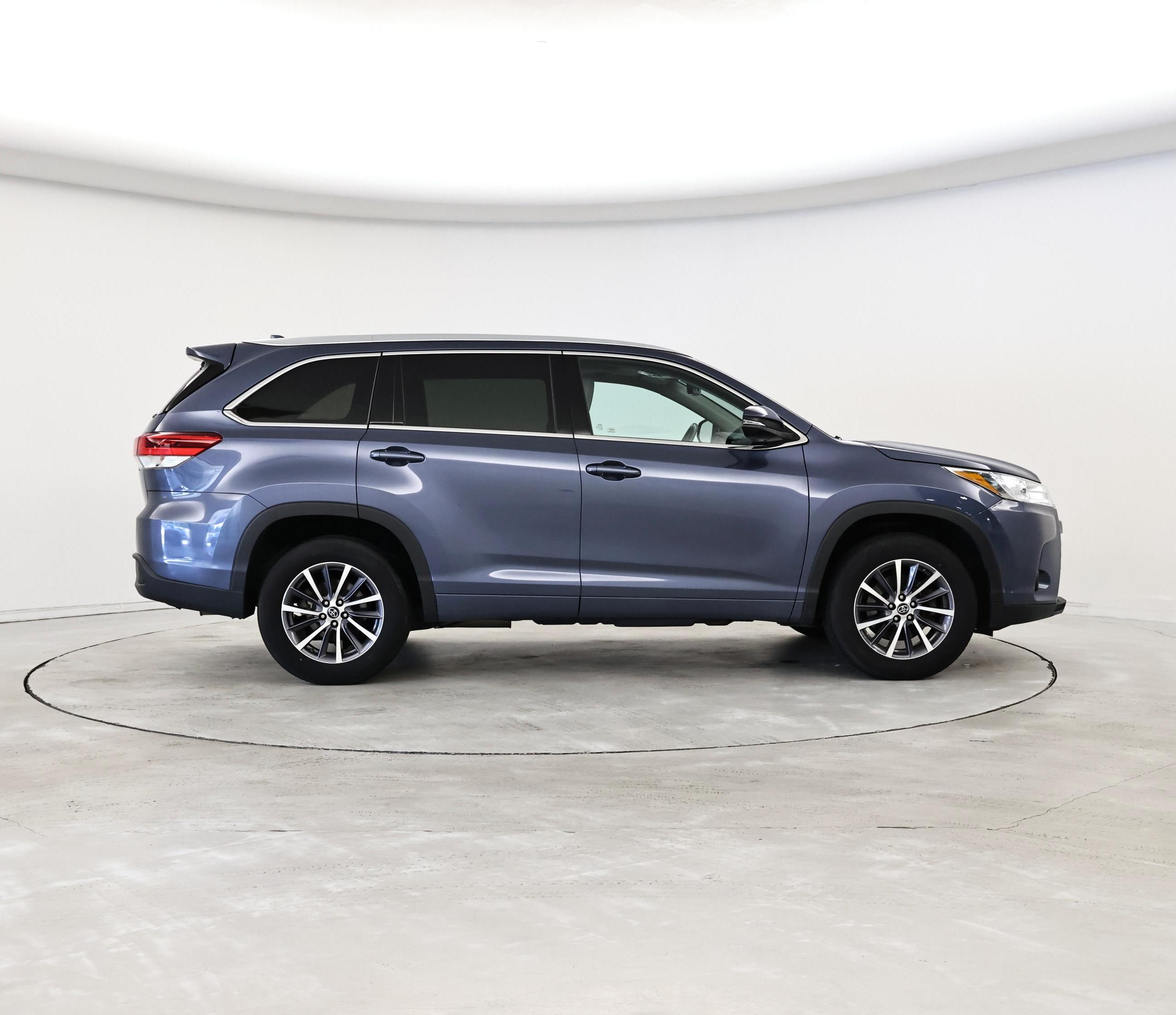Thumbnail: 2017 Toyota Highlander - 7
