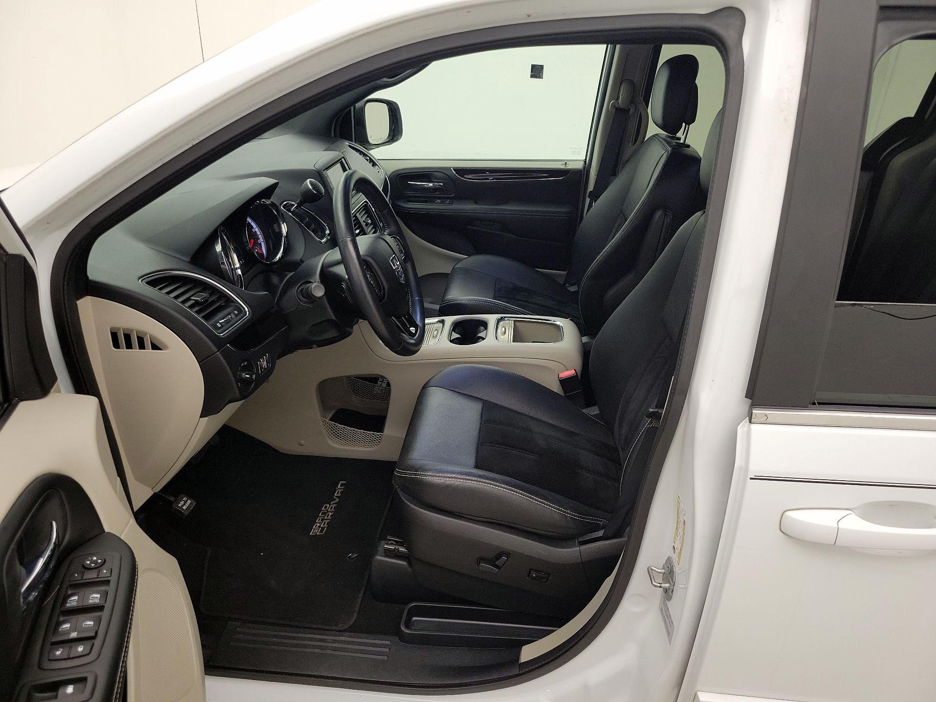 Thumbnail: 2015 Dodge Grand Caravan - 11