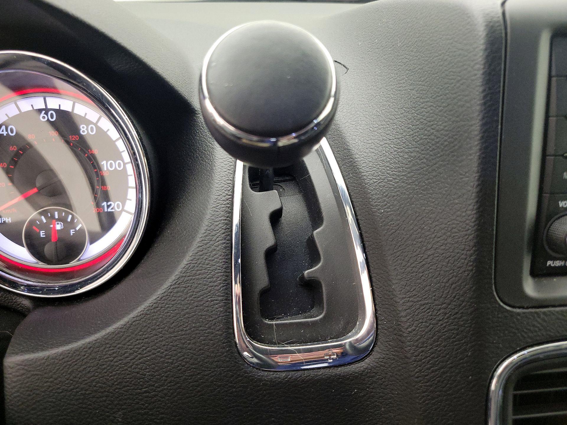 Thumbnail: 2015 Dodge Grand Caravan - 17