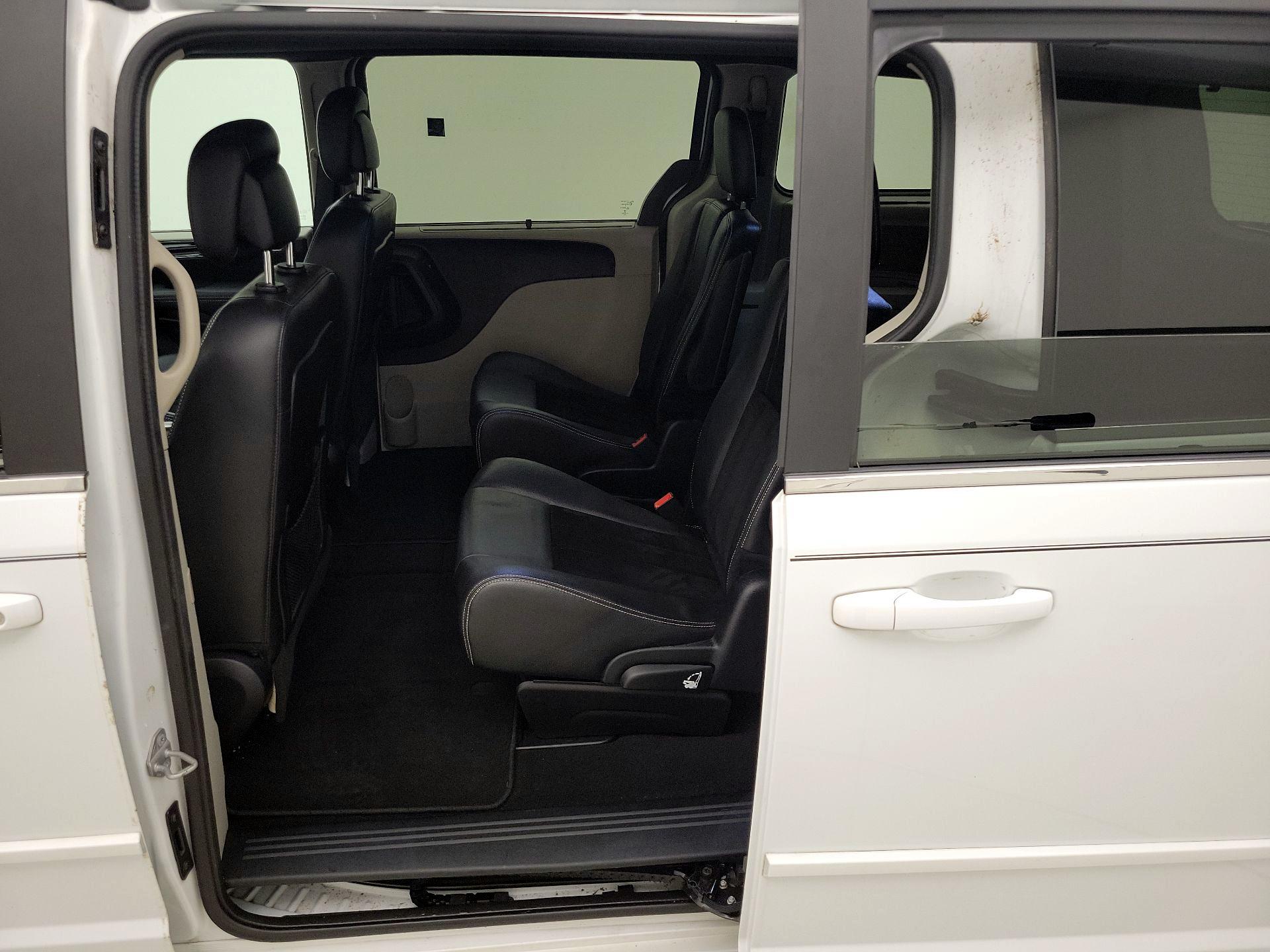 Thumbnail: 2015 Dodge Grand Caravan - 18