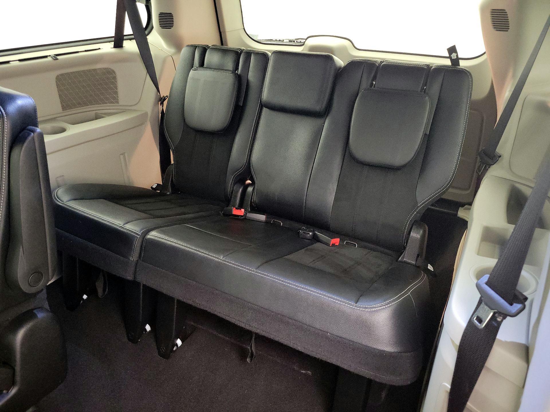 Thumbnail: 2015 Dodge Grand Caravan - 19