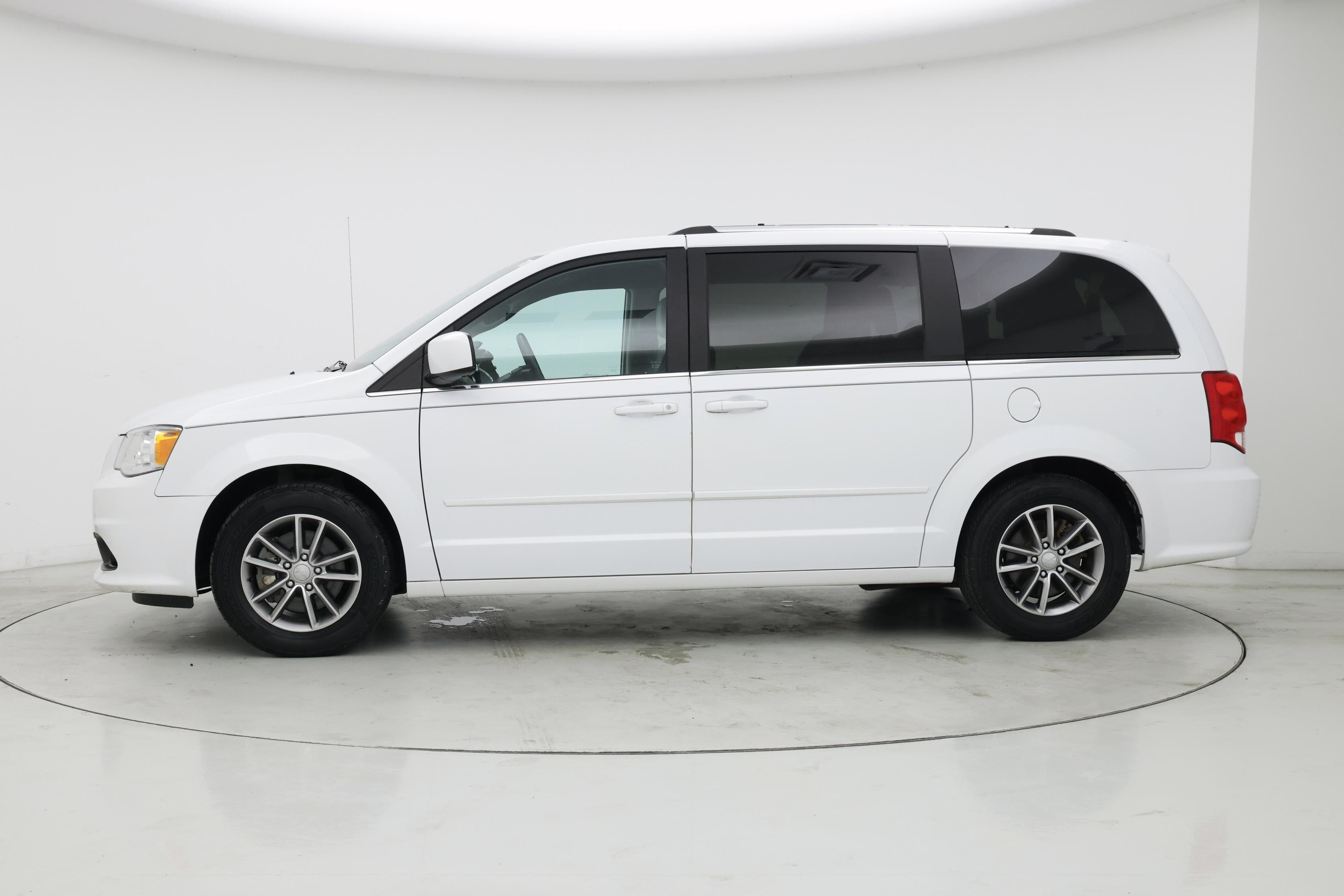 Thumbnail: 2015 Dodge Grand Caravan - 3