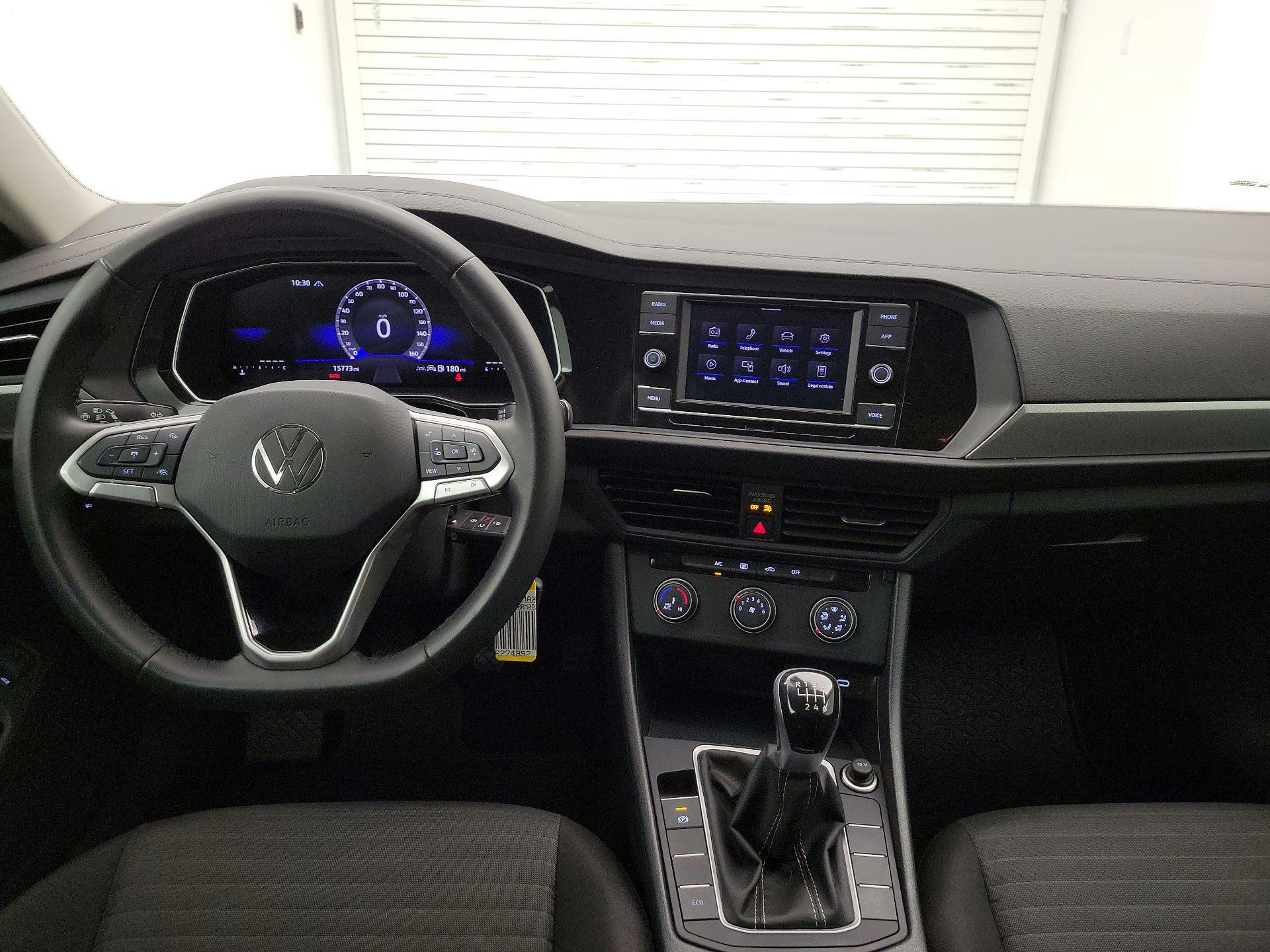 Thumbnail: 2024 Volkswagen Jetta - 9