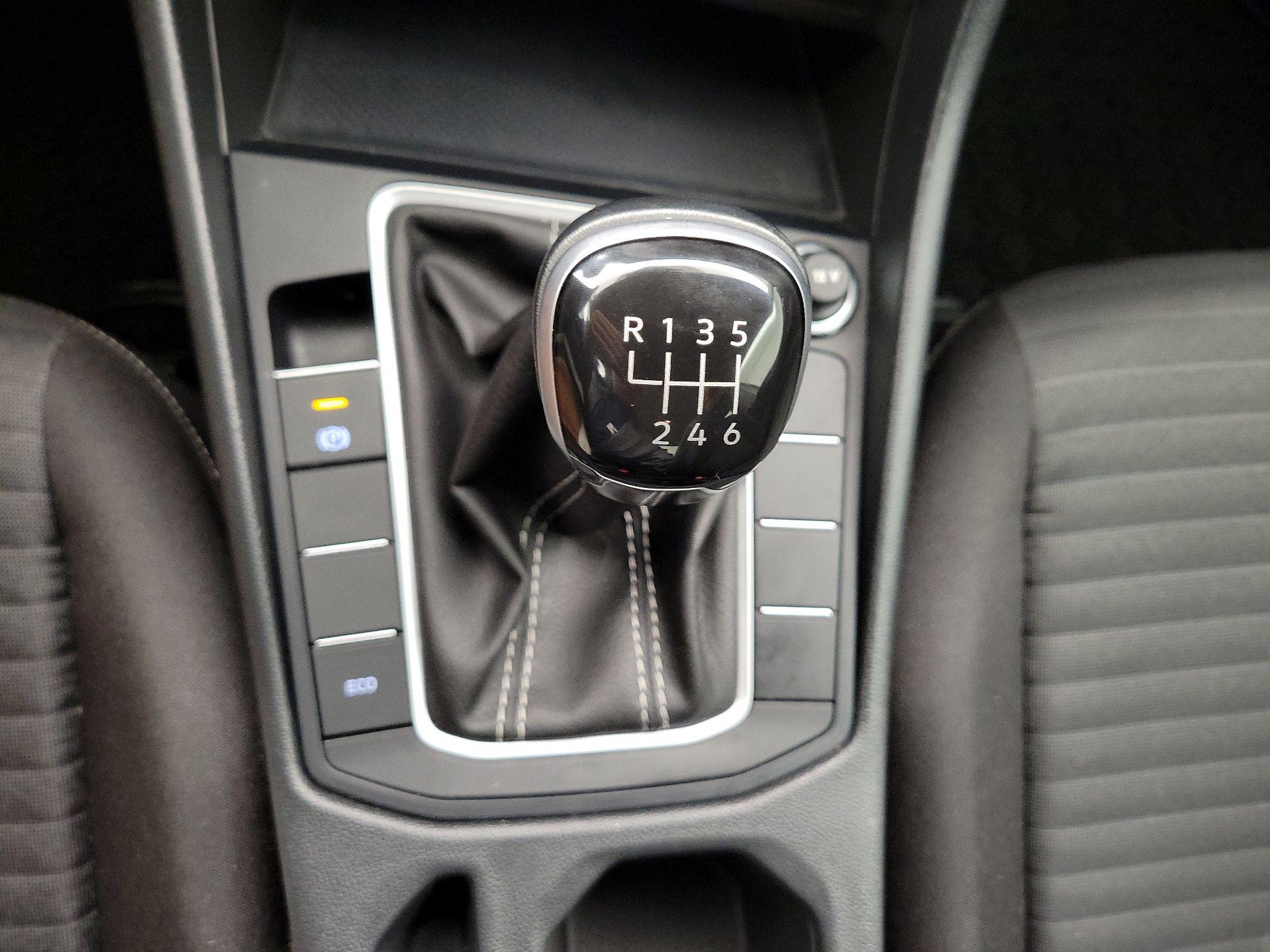 Thumbnail: 2024 Volkswagen Jetta - 17