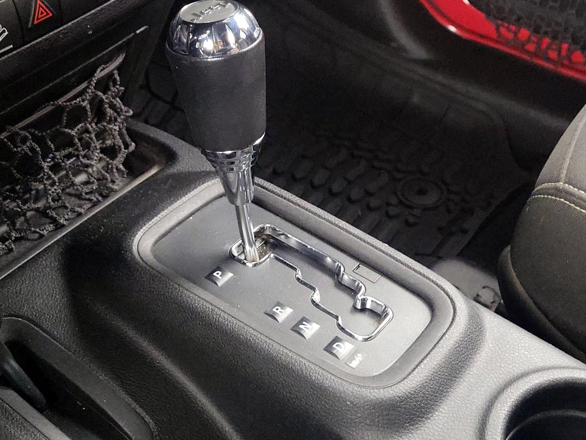 Thumbnail: 2015 Jeep Wrangler - 15