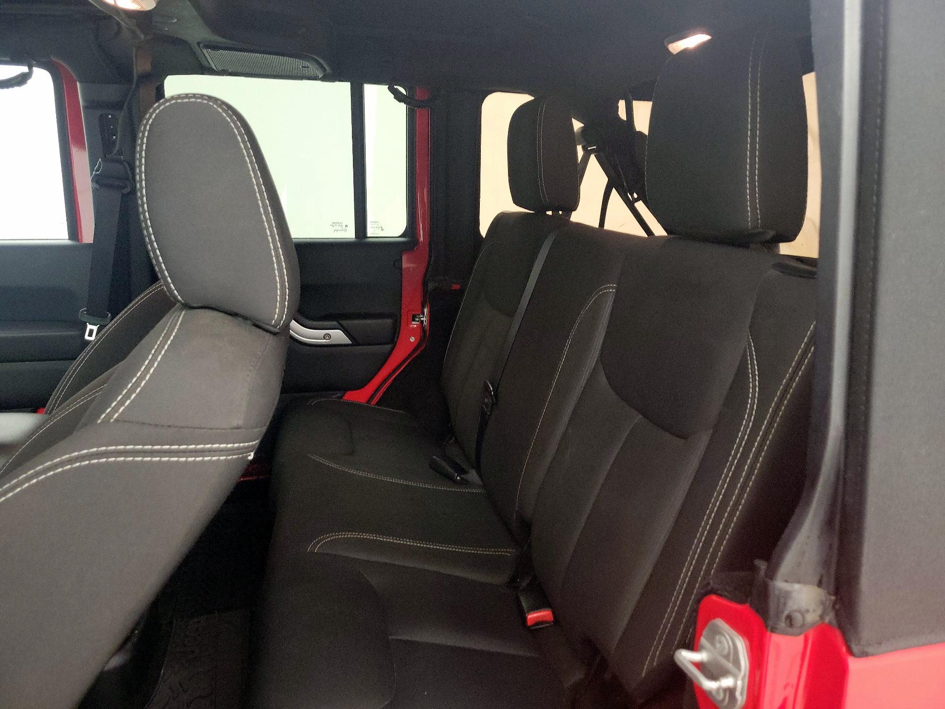 Thumbnail: 2015 Jeep Wrangler - 17