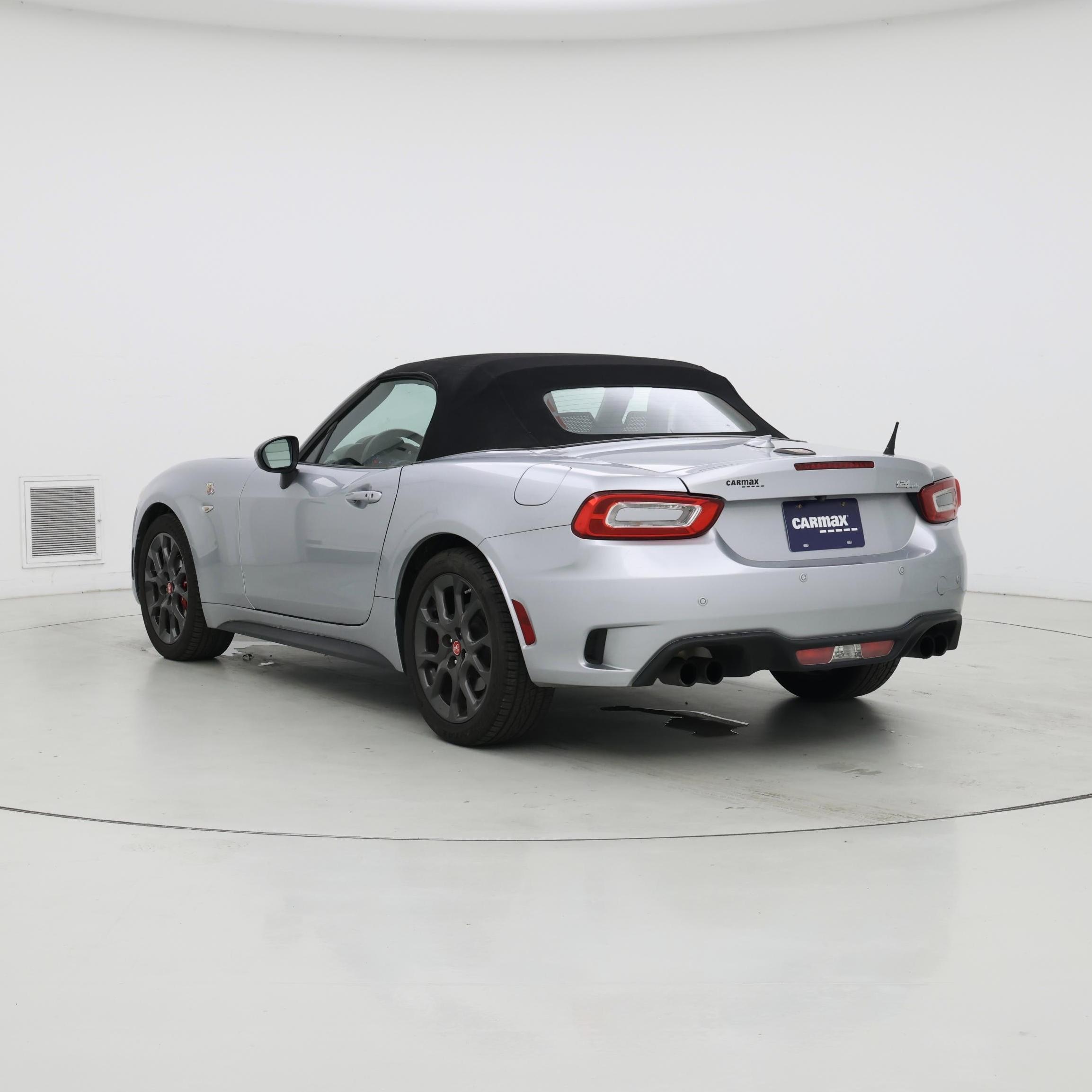Thumbnail: 2018 Fiat 124 Spider - 2