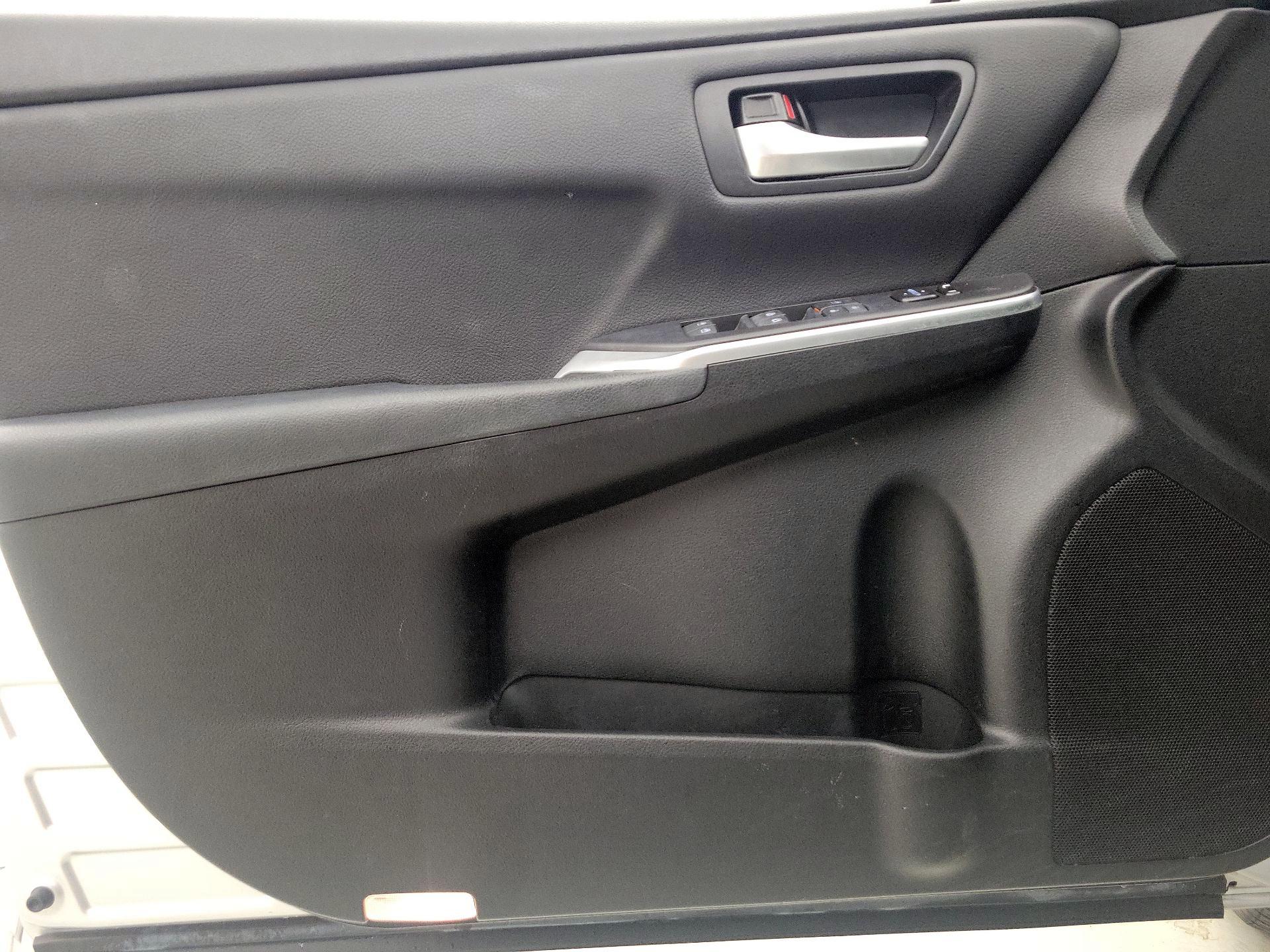 Thumbnail: 2017 Toyota Camry - 12