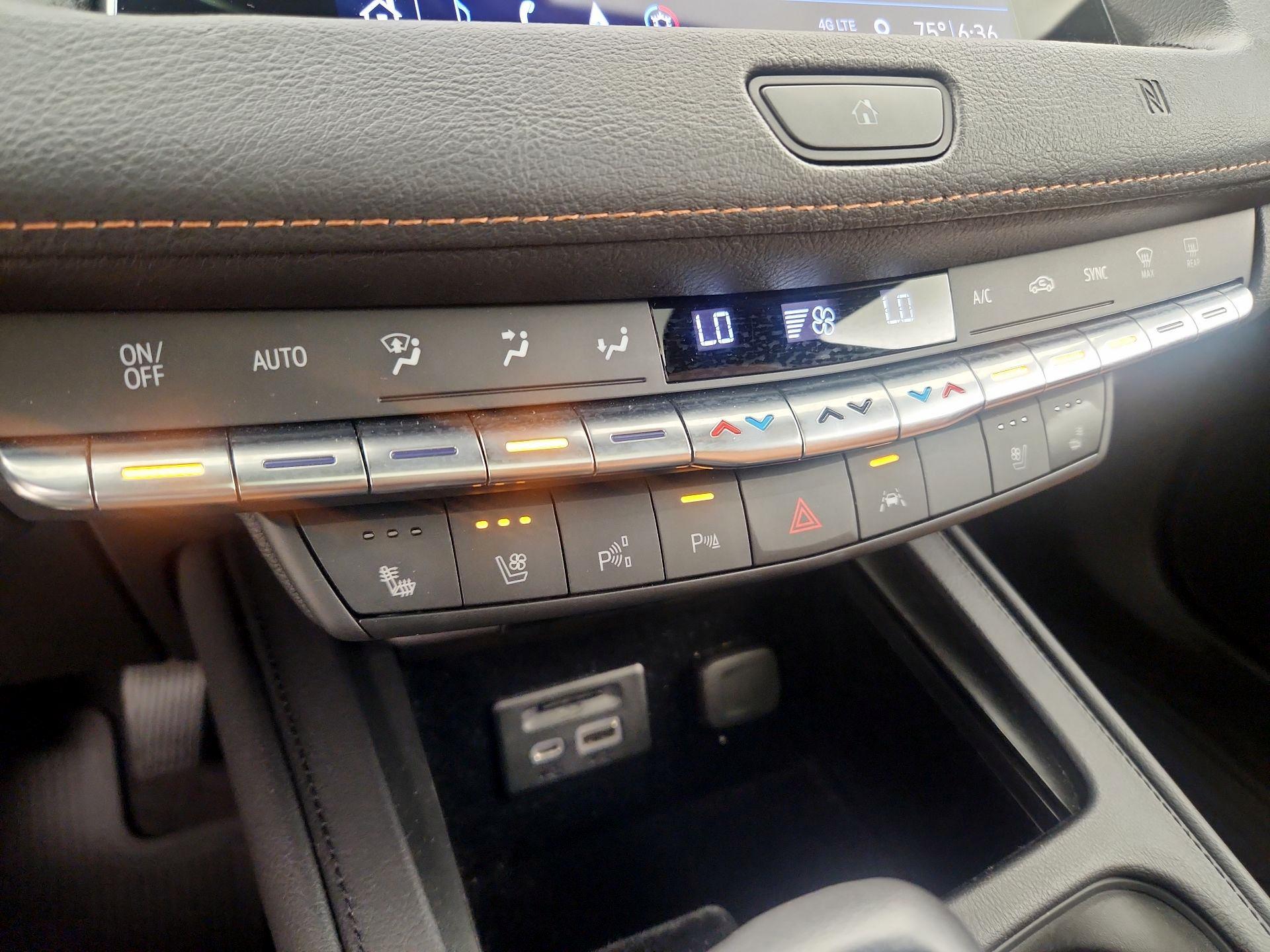 Thumbnail: 2019 Cadillac XT4 - 17