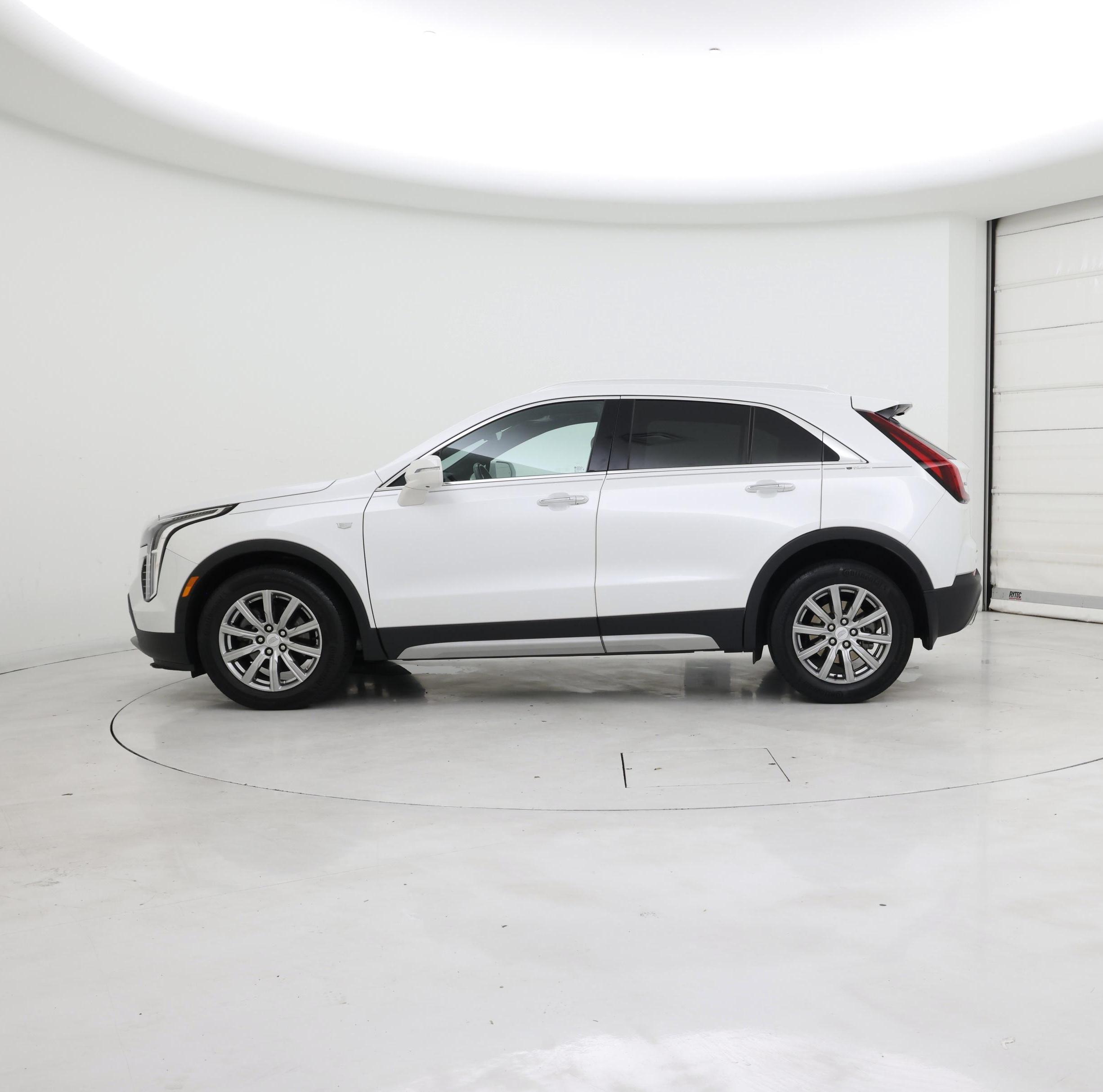 Thumbnail: 2019 Cadillac XT4 - 3