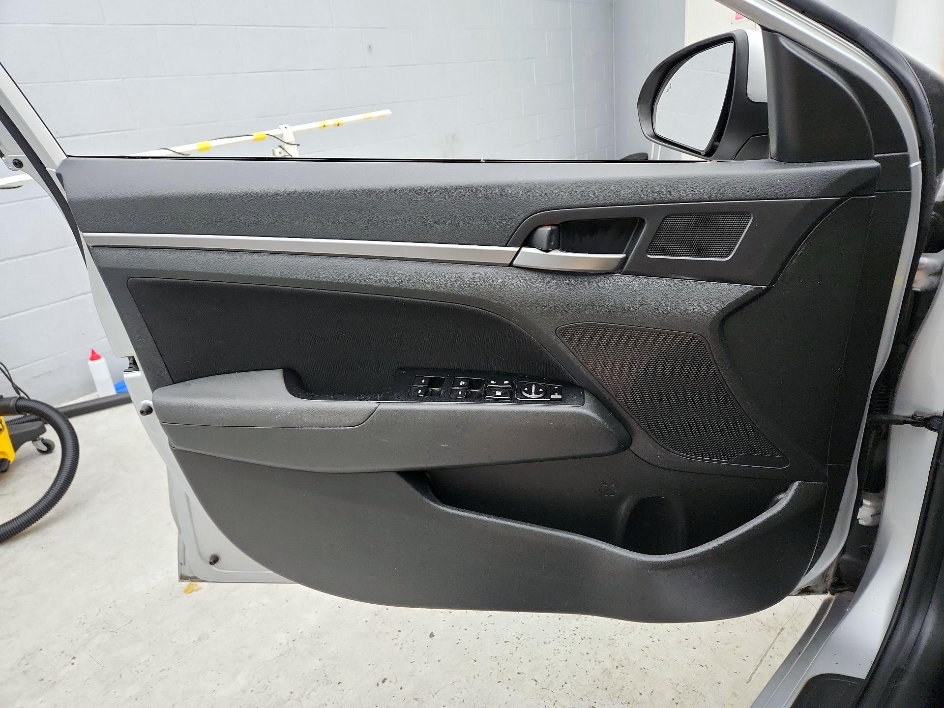 Thumbnail: 2018 Hyundai Elantra - 12