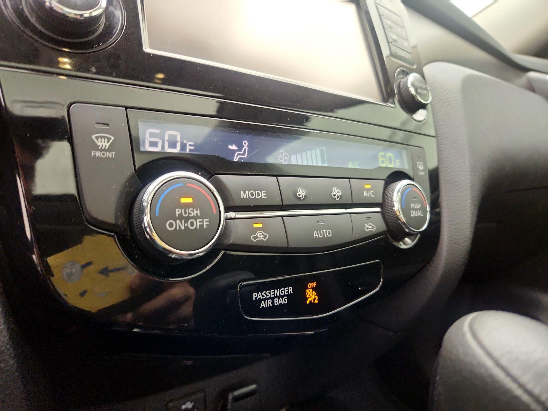 Thumbnail: 2016 Nissan Rogue - 16