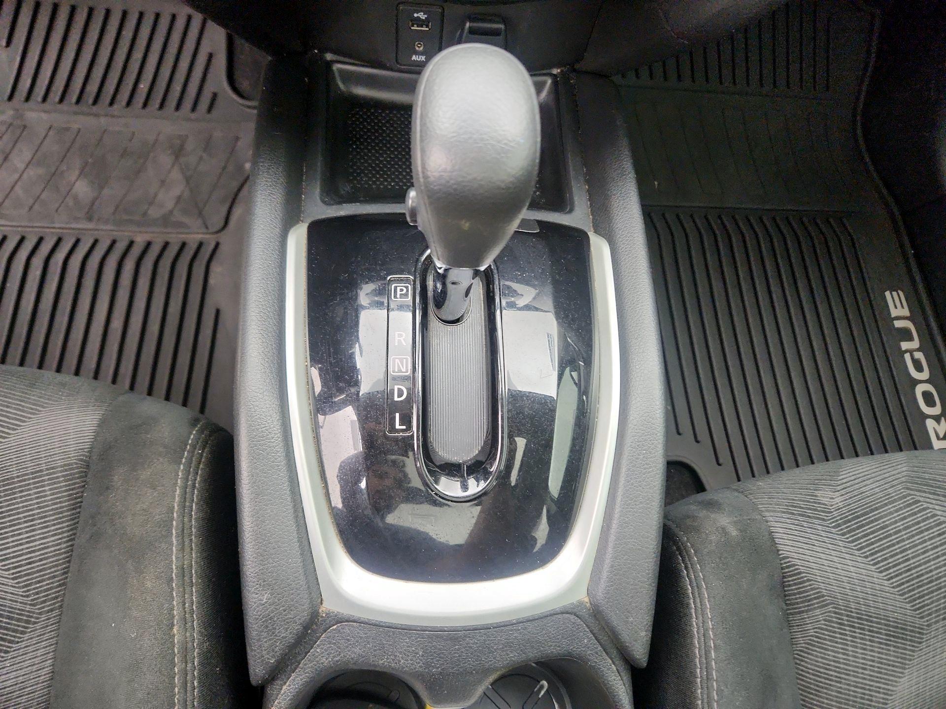 Thumbnail: 2016 Nissan Rogue - 17