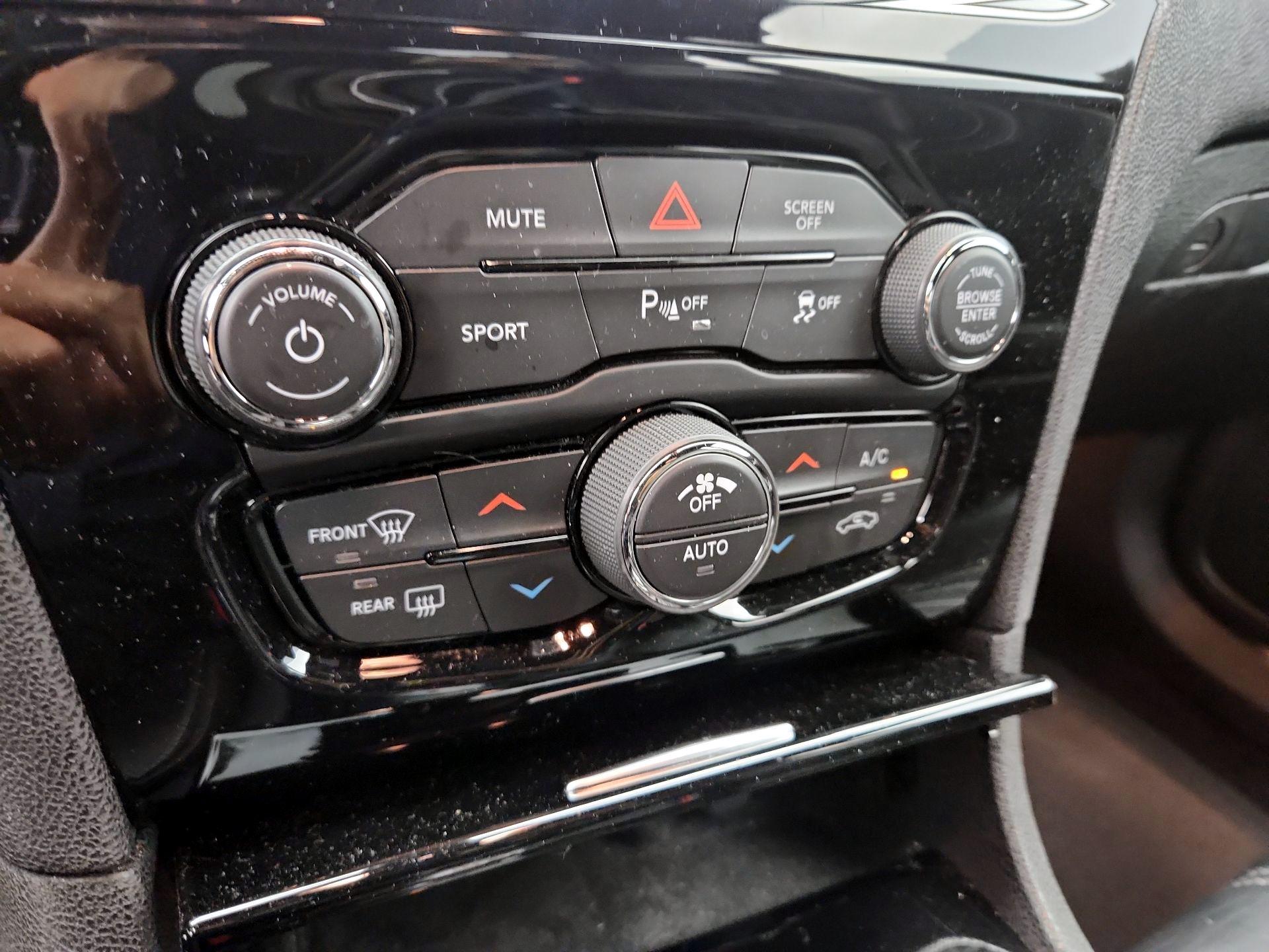 Thumbnail: 2021 Chrysler 300 - 17