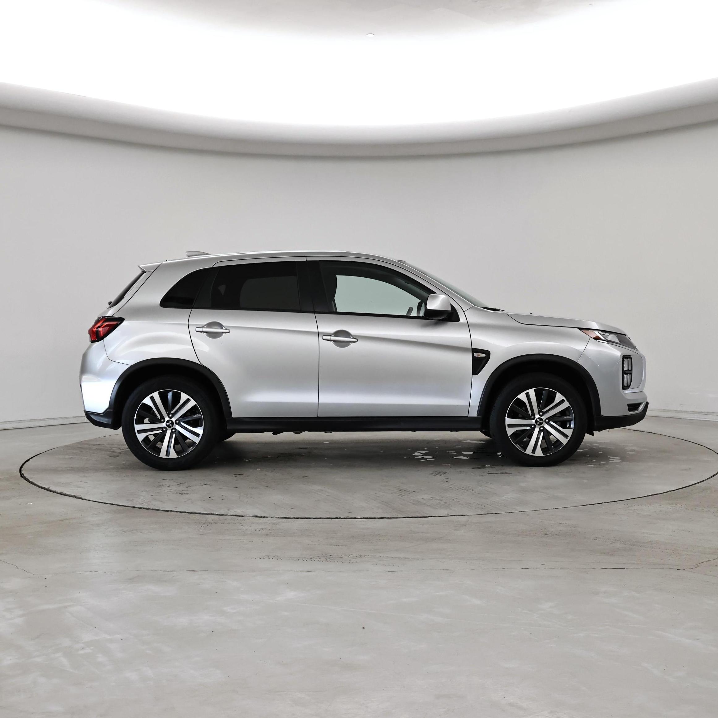 Thumbnail: 2023 Mitsubishi Outlander Sport - 7