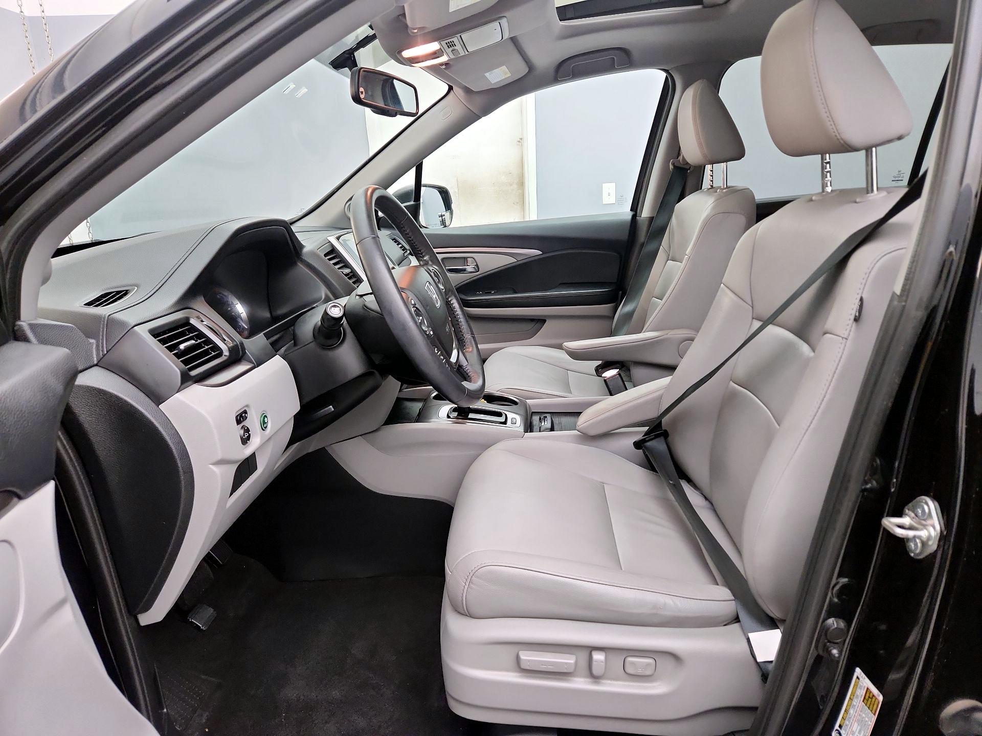 Thumbnail: 2017 Honda Pilot - 11