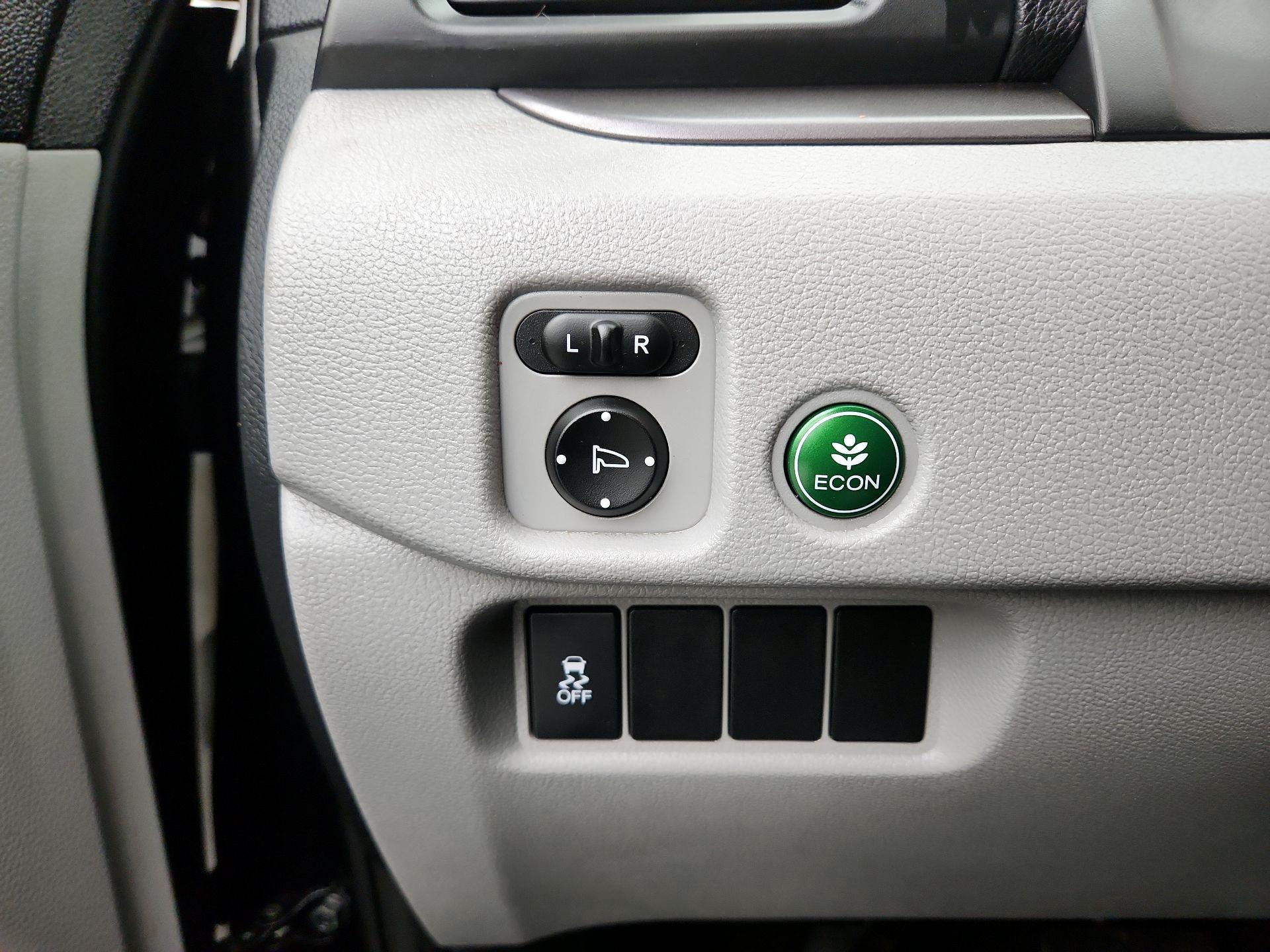 Thumbnail: 2017 Honda Pilot - 13