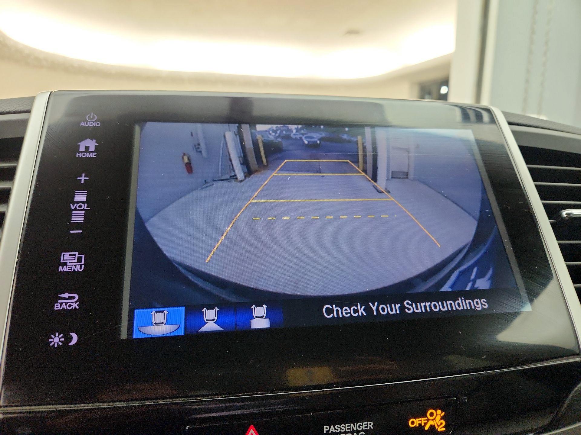 Thumbnail: 2017 Honda Pilot - 14