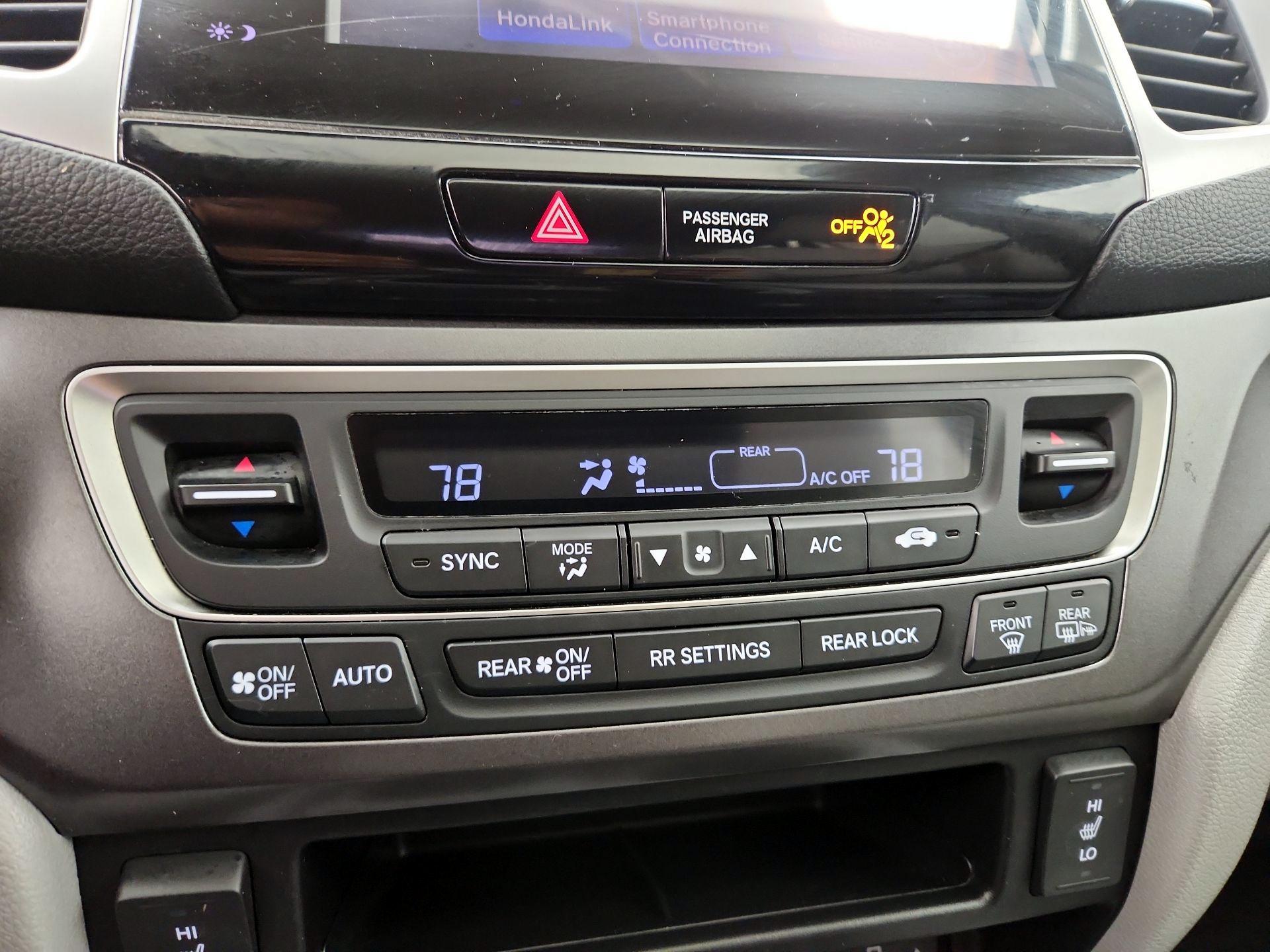 Thumbnail: 2017 Honda Pilot - 16